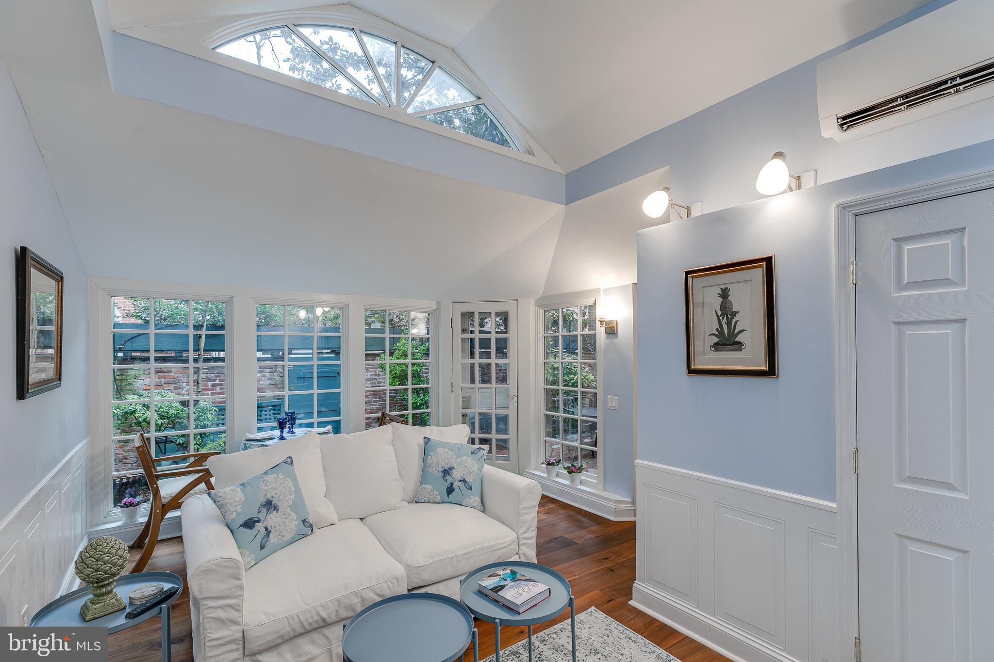 SOCIETY HILL - Residential