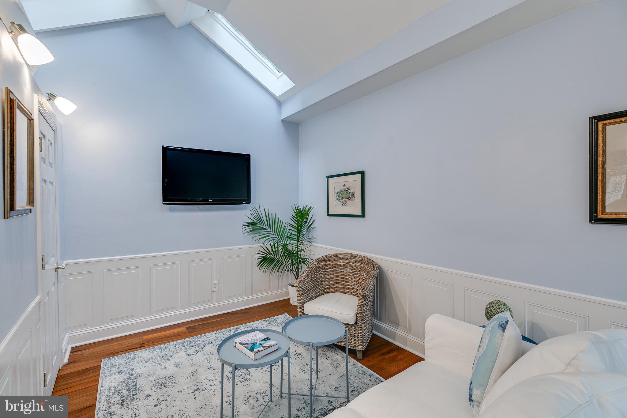 SOCIETY HILL - Residential