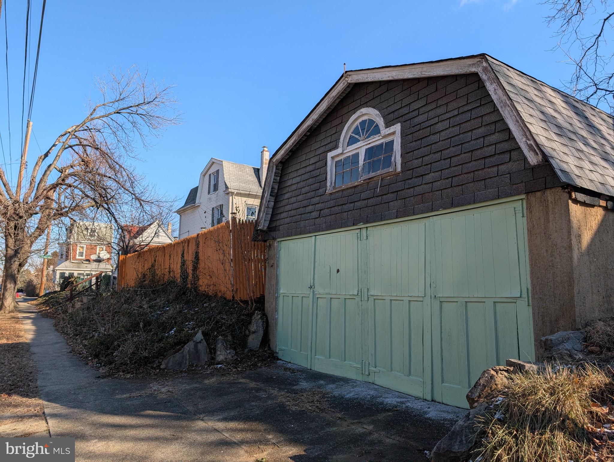 LAWNDALE - Residential