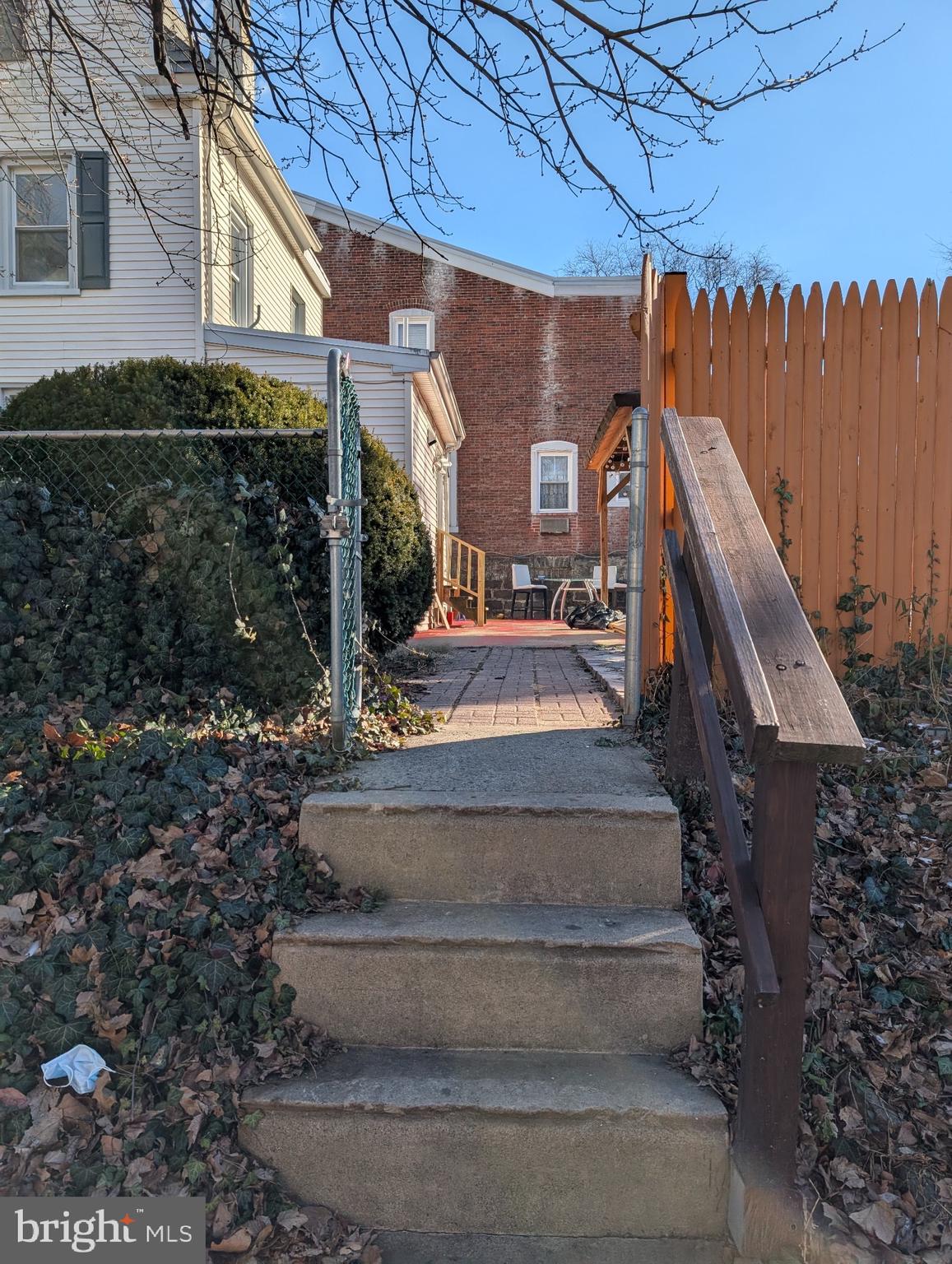 LAWNDALE - Residential