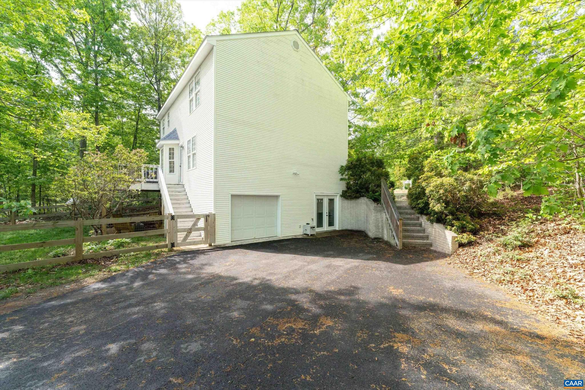 LAKE MONTICELLO - Residential