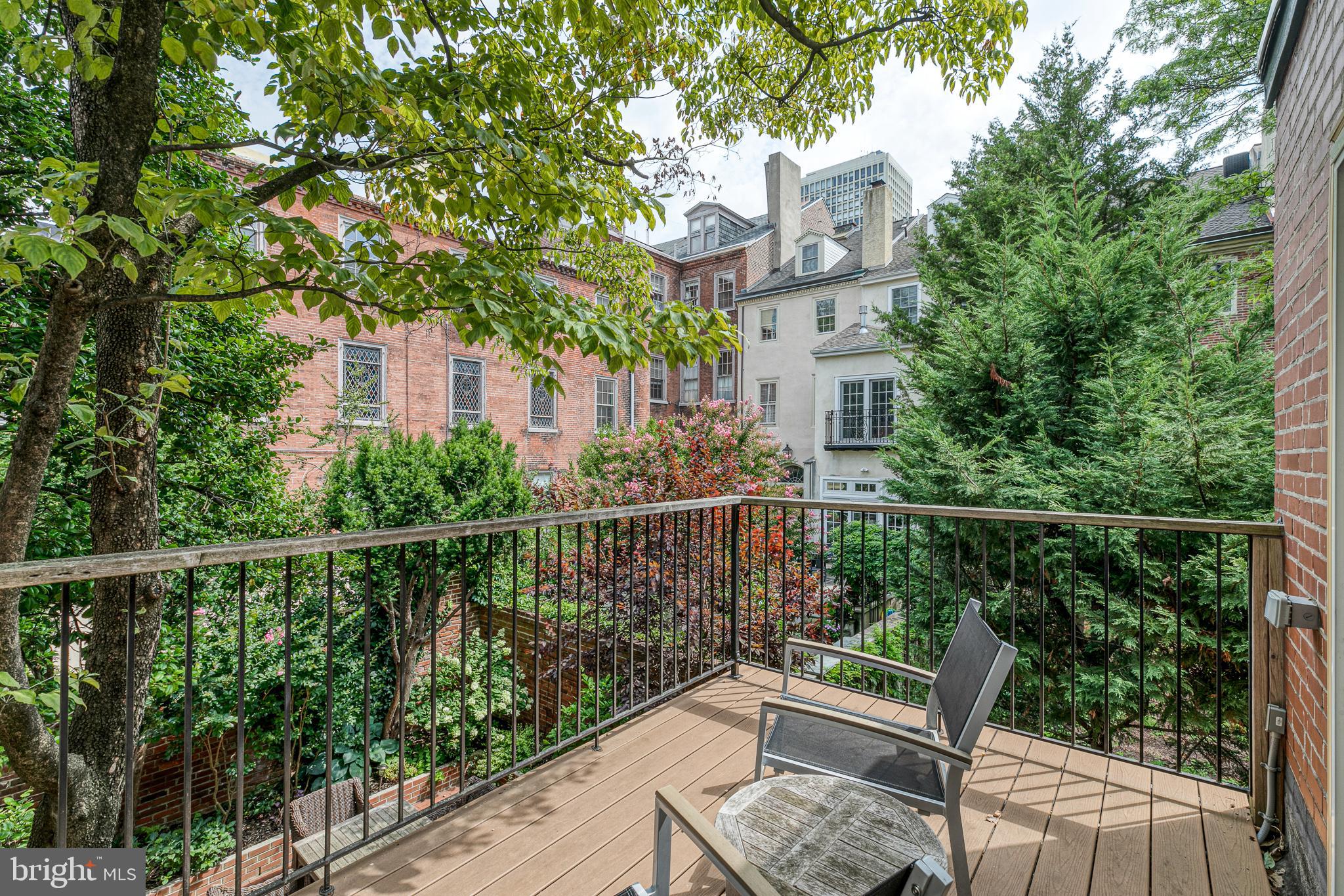 SOCIETY HILL - Residential