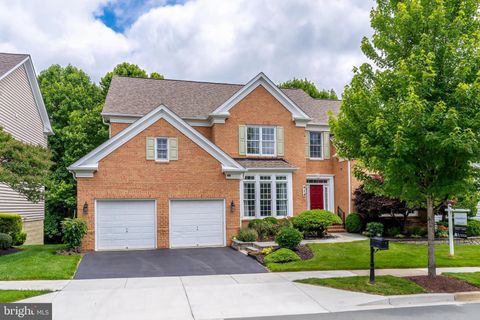 Photo of 414 Long Trail Terrace, ROCKVILLE, MD 20850 (MLS # MDMC2236634)
