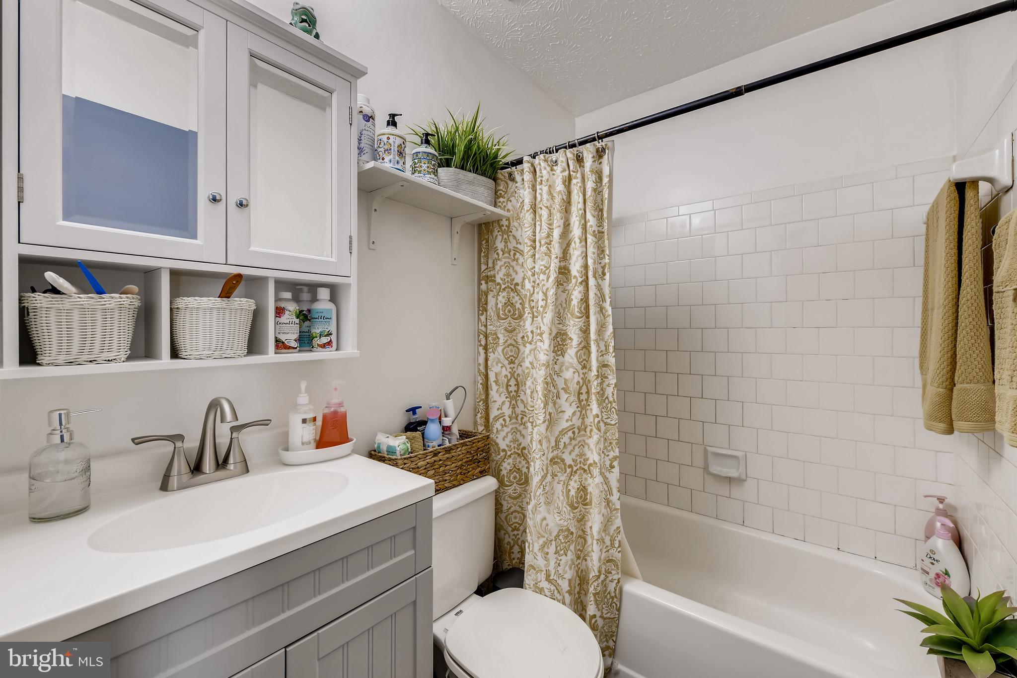 MIDDLE RIVER - Residential Lease