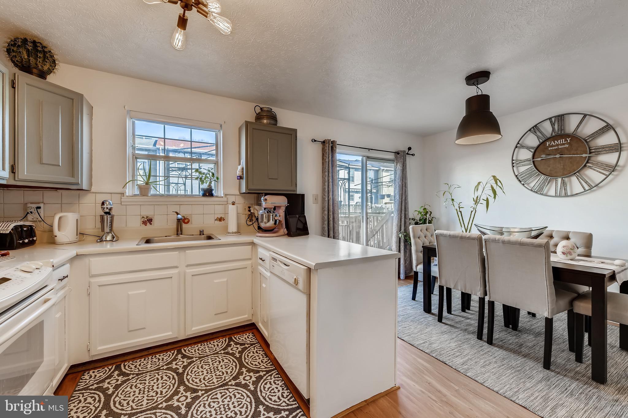 MIDDLE RIVER - Residential Lease