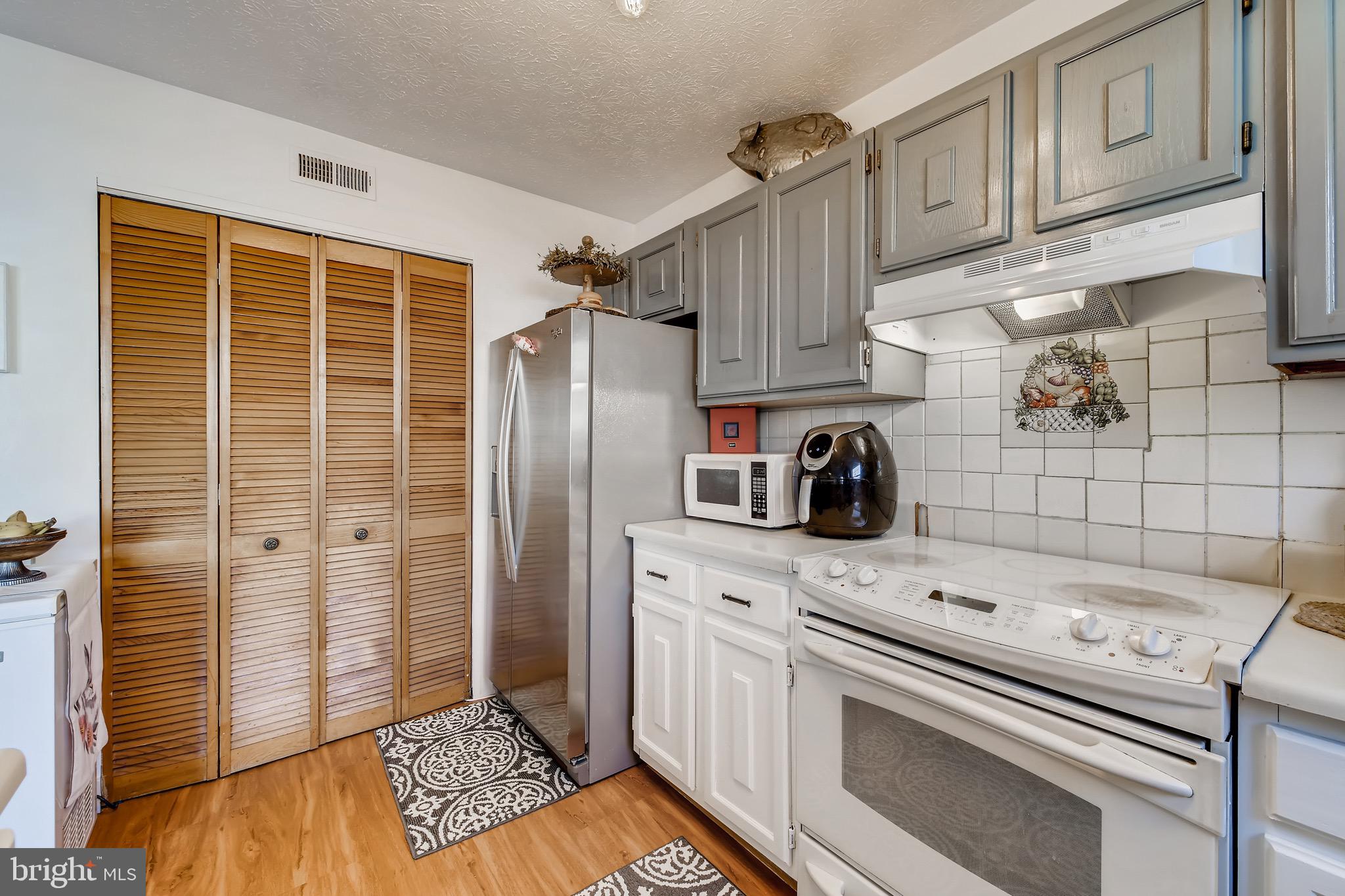 MIDDLE RIVER - Residential Lease