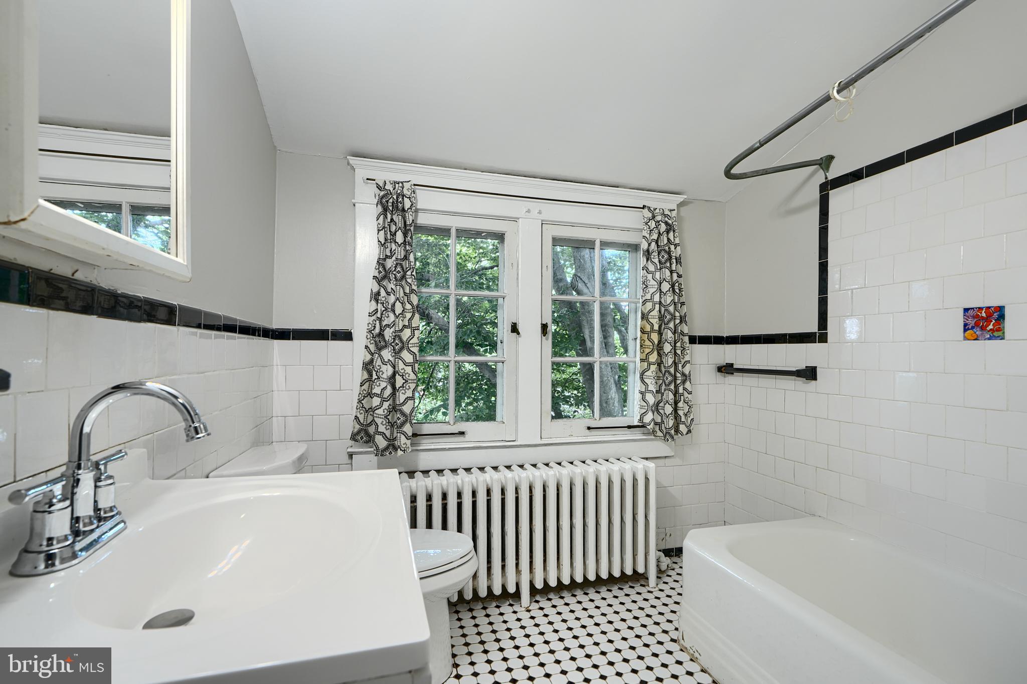 HUNTING RIDGE HISTORIC DISTRICT - Residential Lease