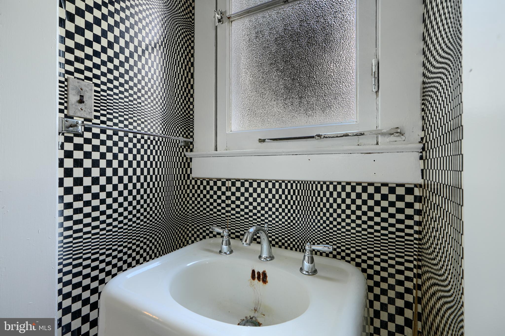 HUNTING RIDGE HISTORIC DISTRICT - Residential Lease