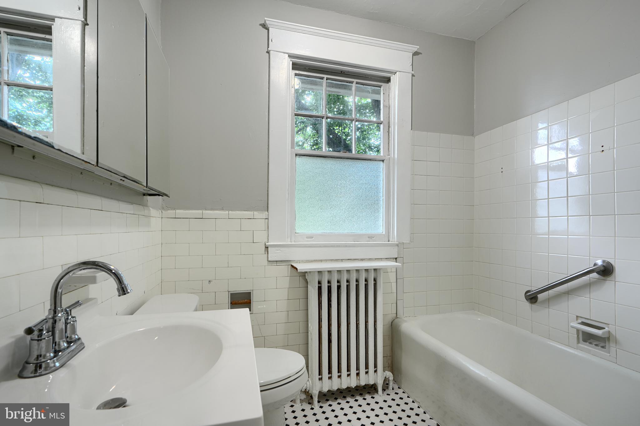 HUNTING RIDGE HISTORIC DISTRICT - Residential Lease