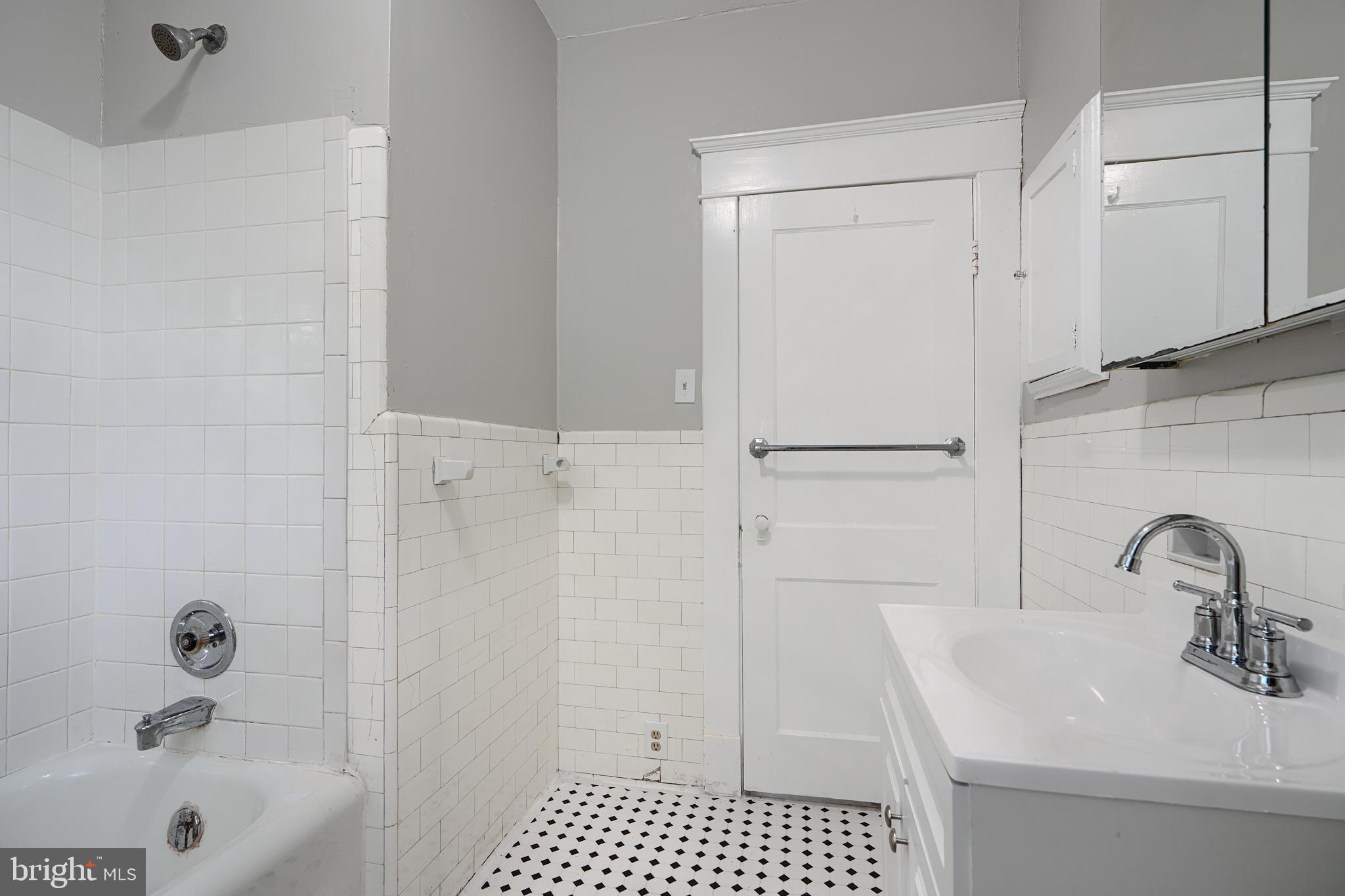 HUNTING RIDGE HISTORIC DISTRICT - Residential Lease