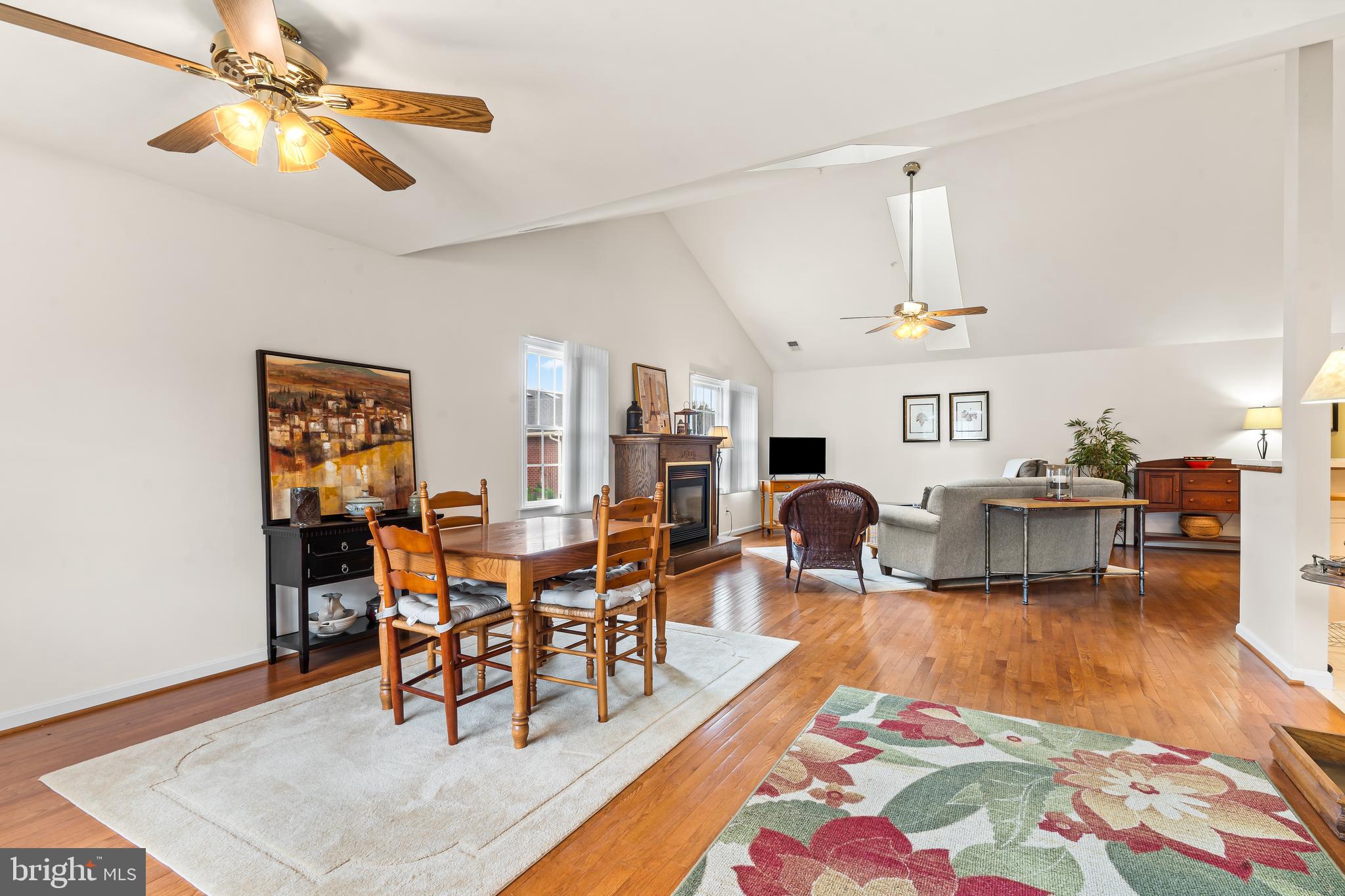 121 CHANTILLY COURT