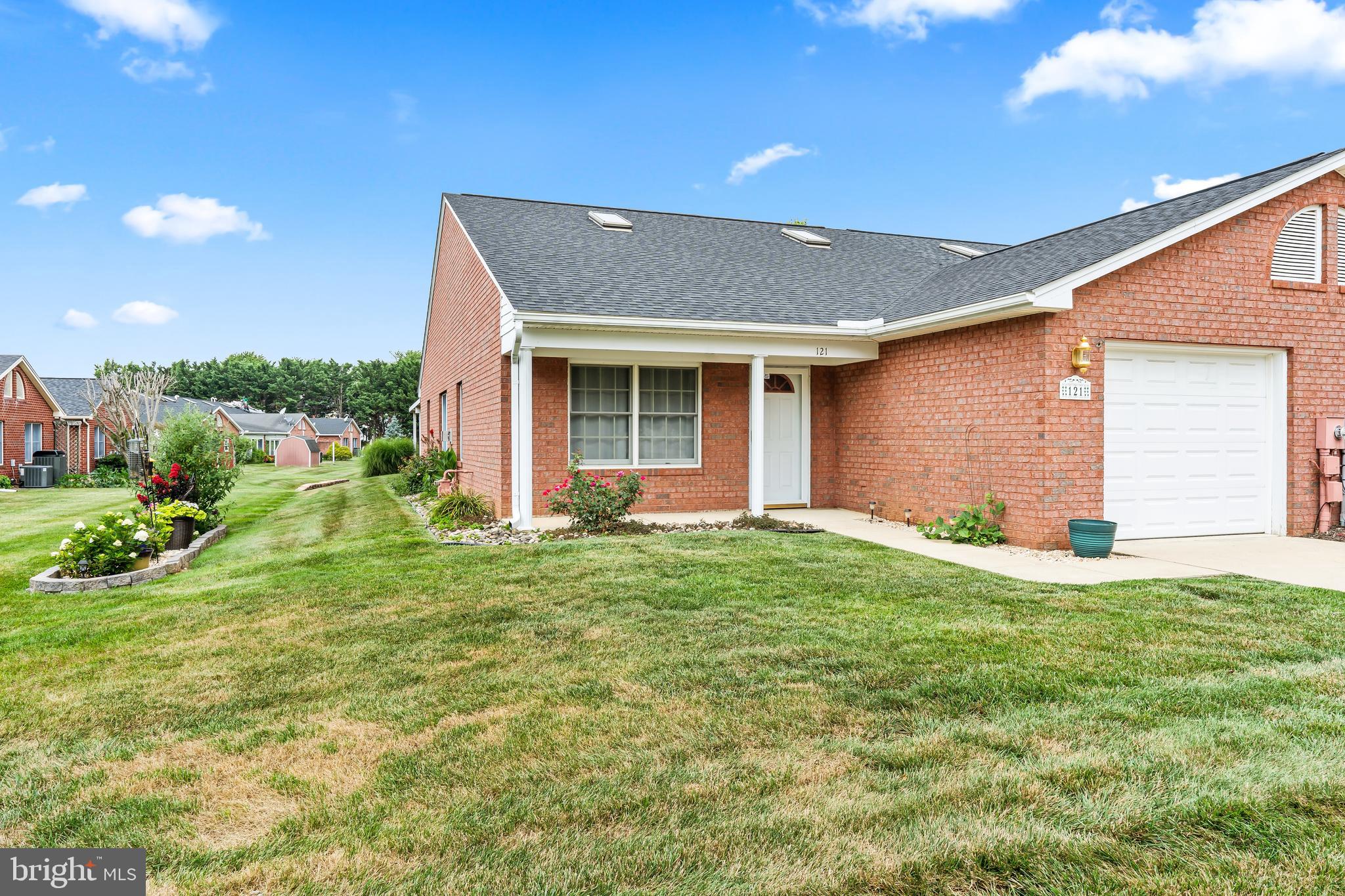 121 CHANTILLY COURT
