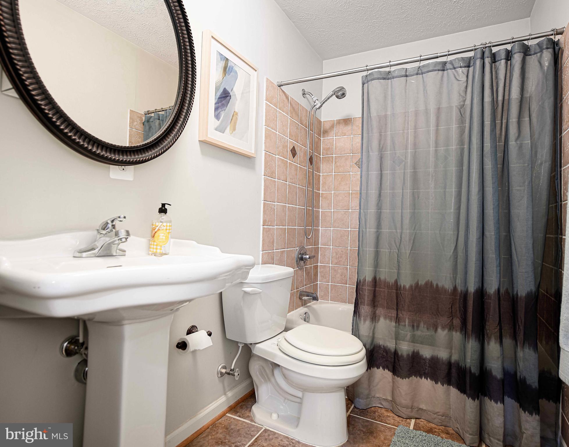 HOLLY WOODS - Residential