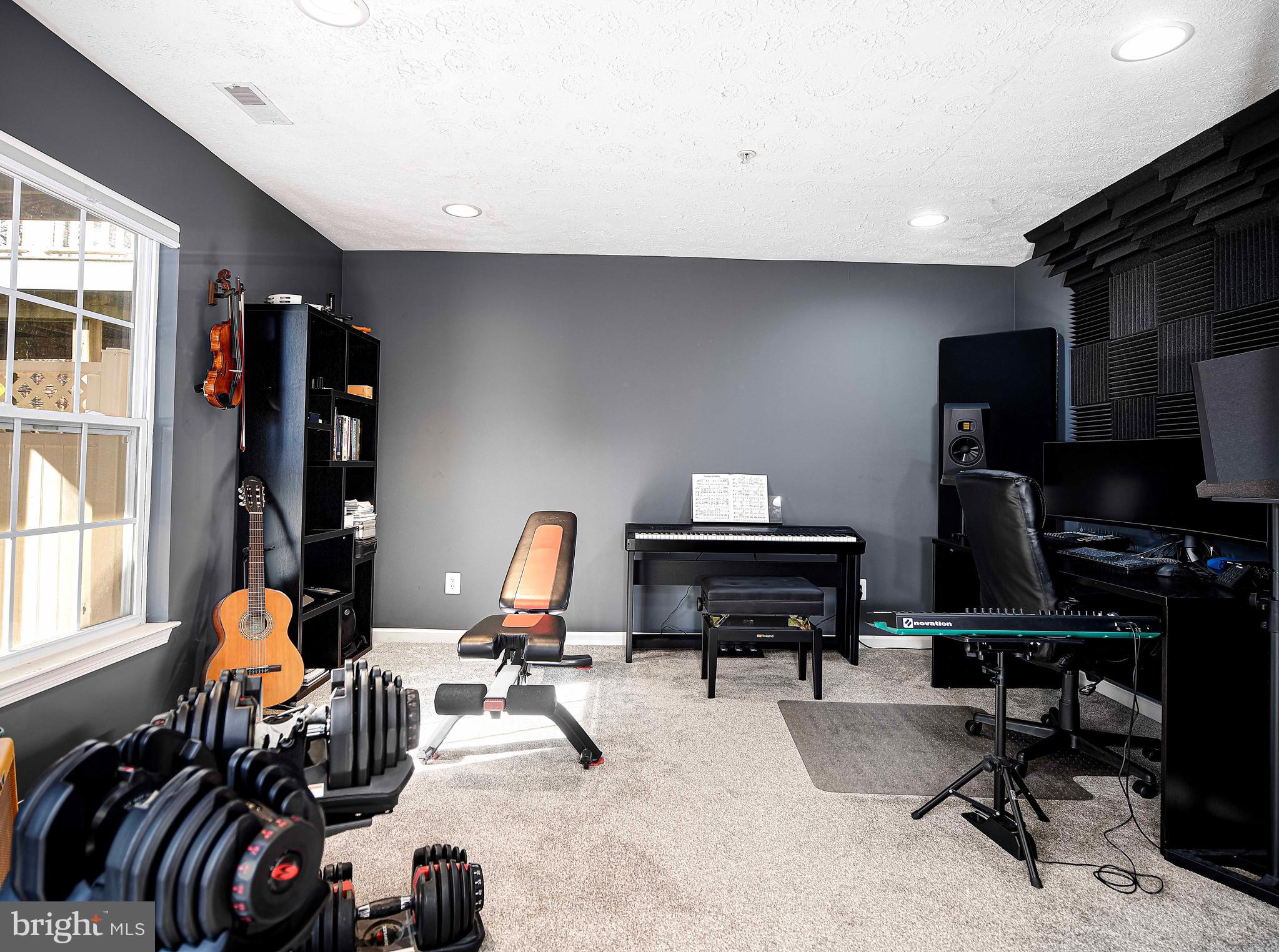 HOLLY WOODS - Residential