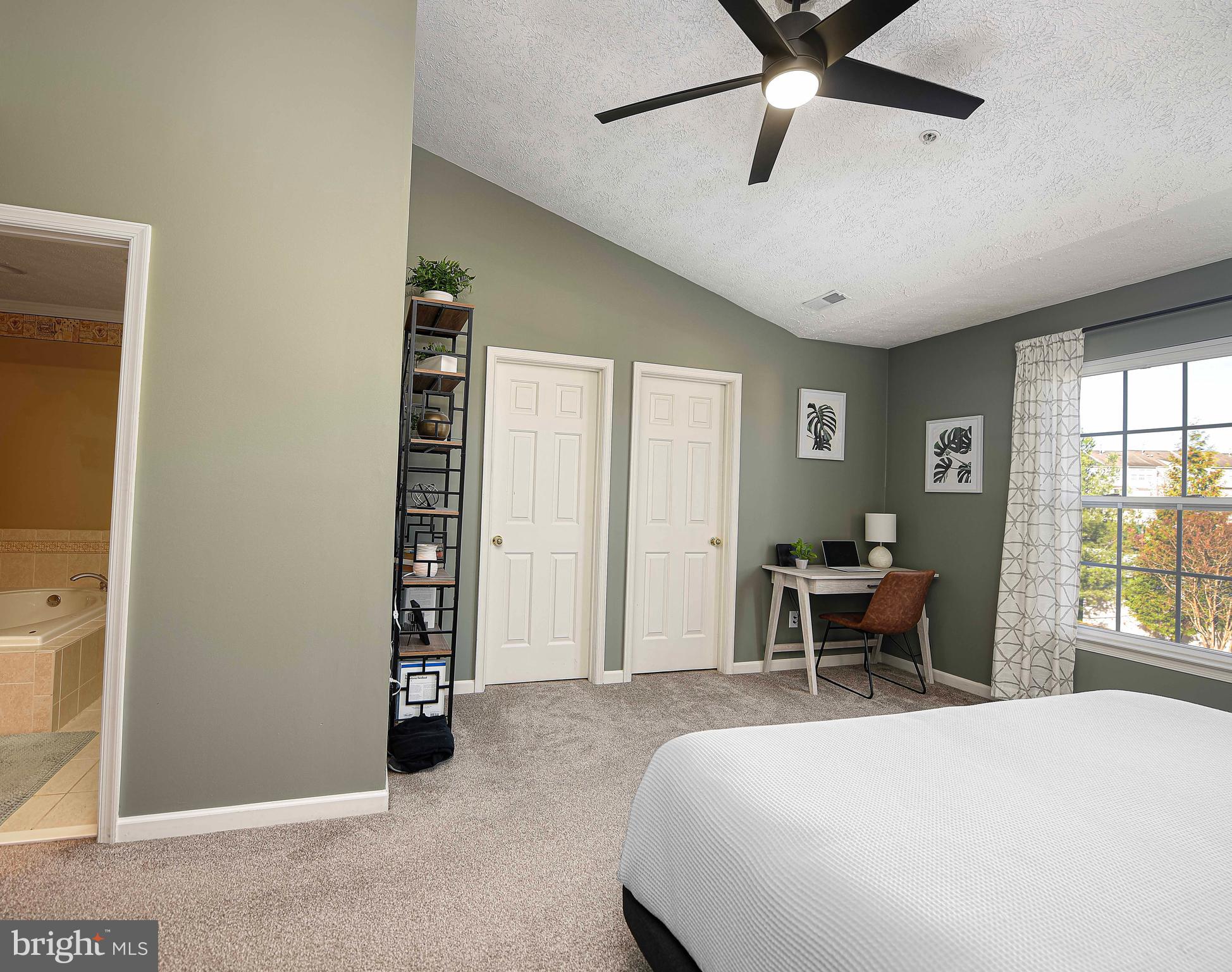 HOLLY WOODS - Residential