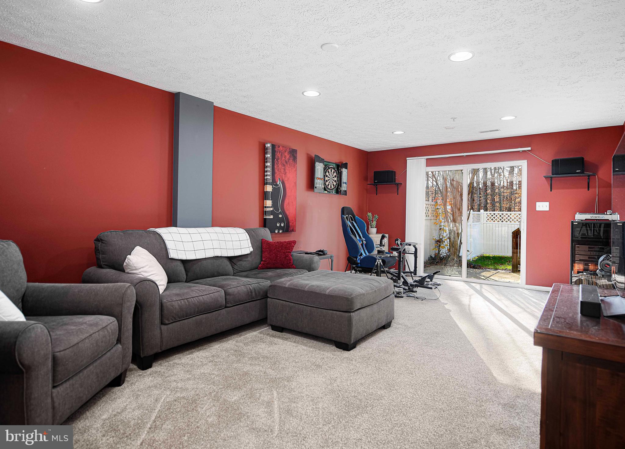 HOLLY WOODS - Residential