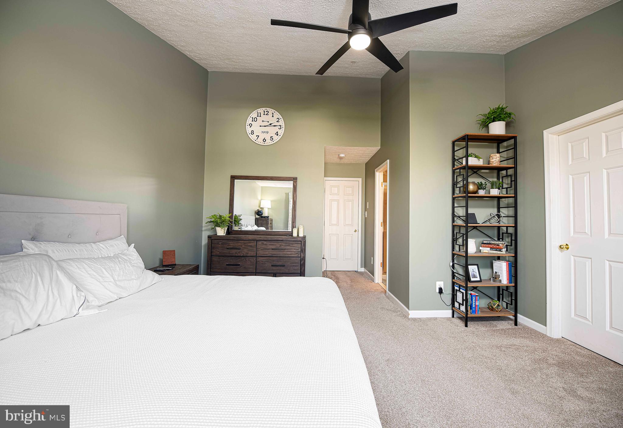 HOLLY WOODS - Residential