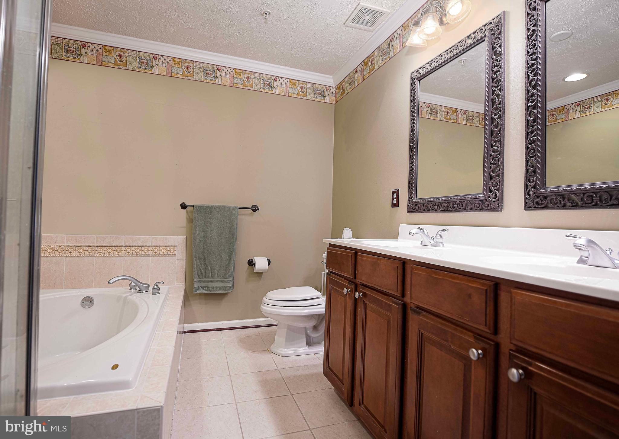 HOLLY WOODS - Residential