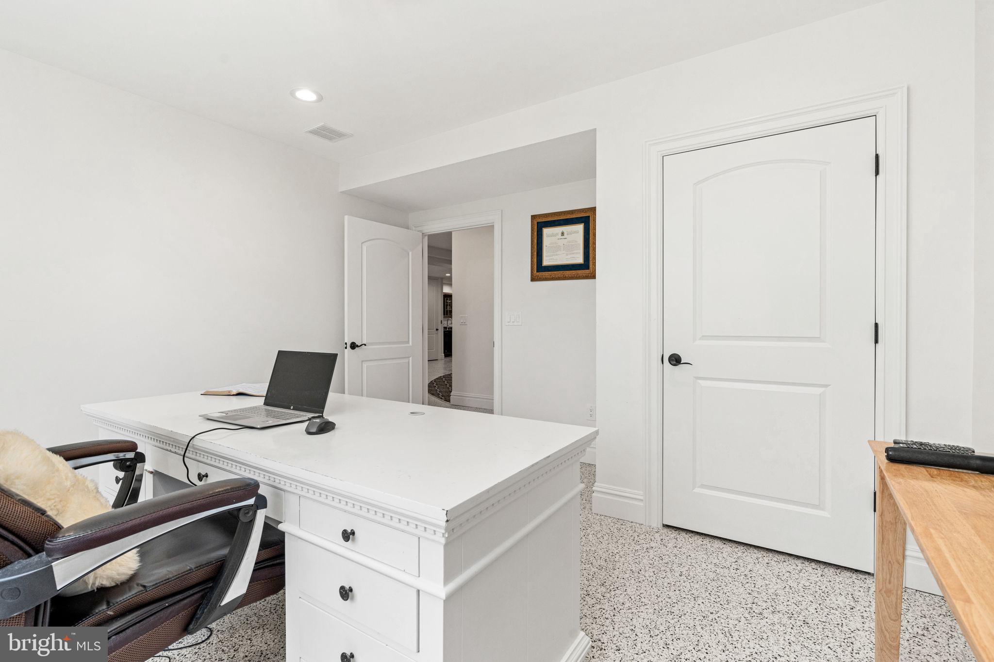 WILSHIRE ESTATES - Residential