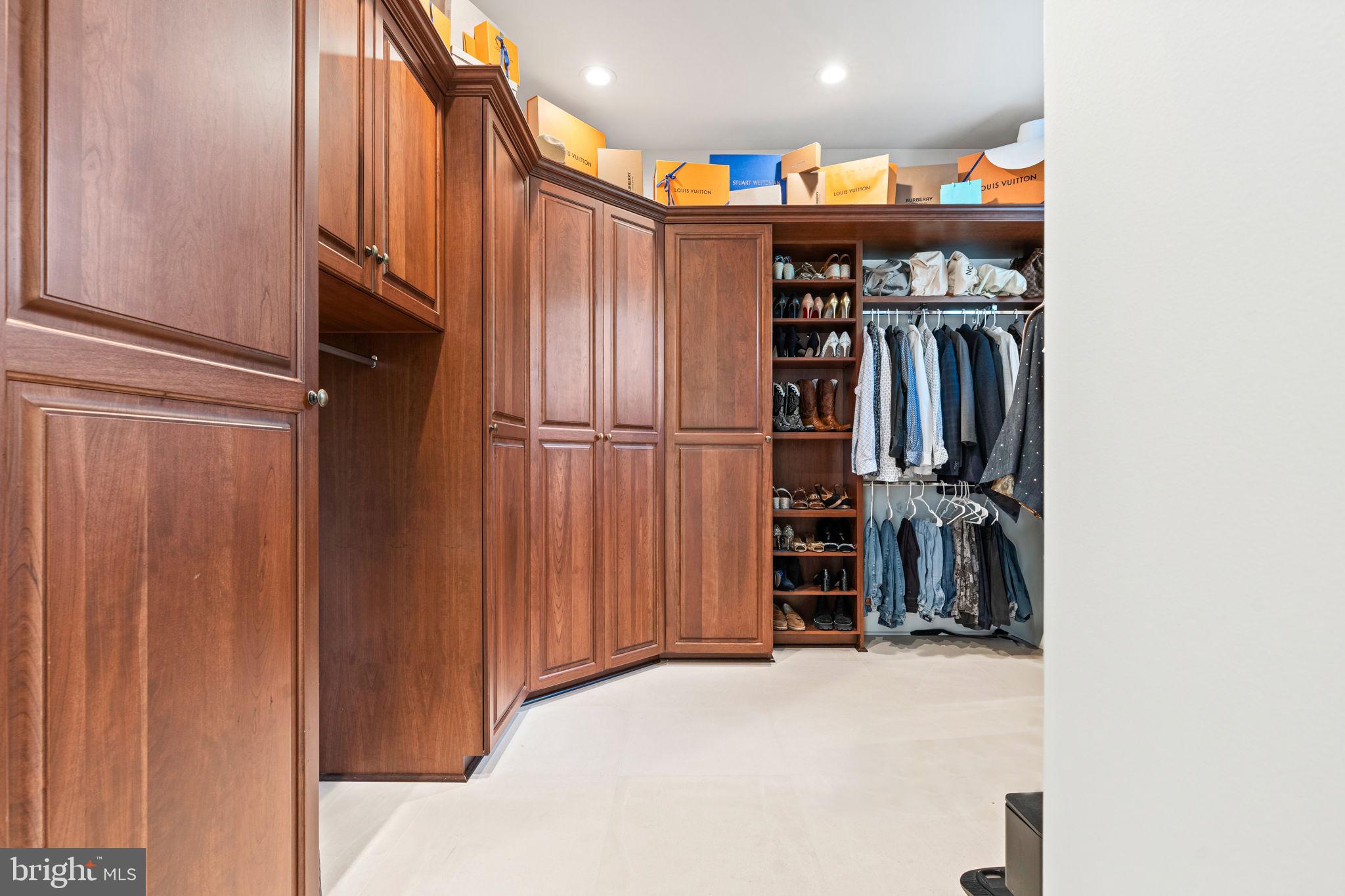 WILSHIRE ESTATES - Residential