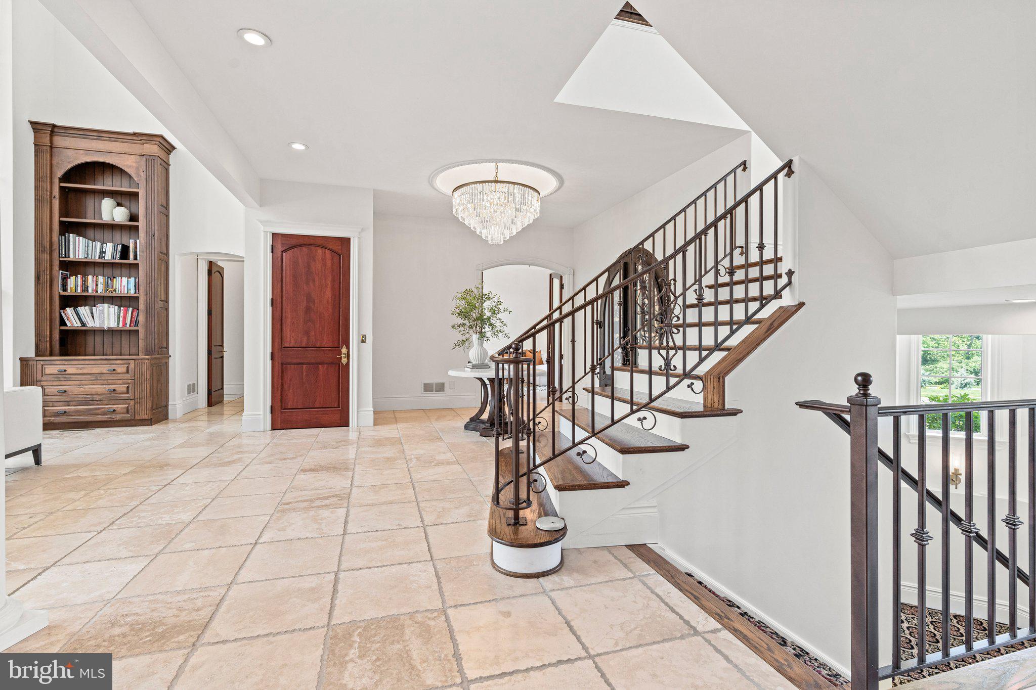 740 HAMPTON COURT