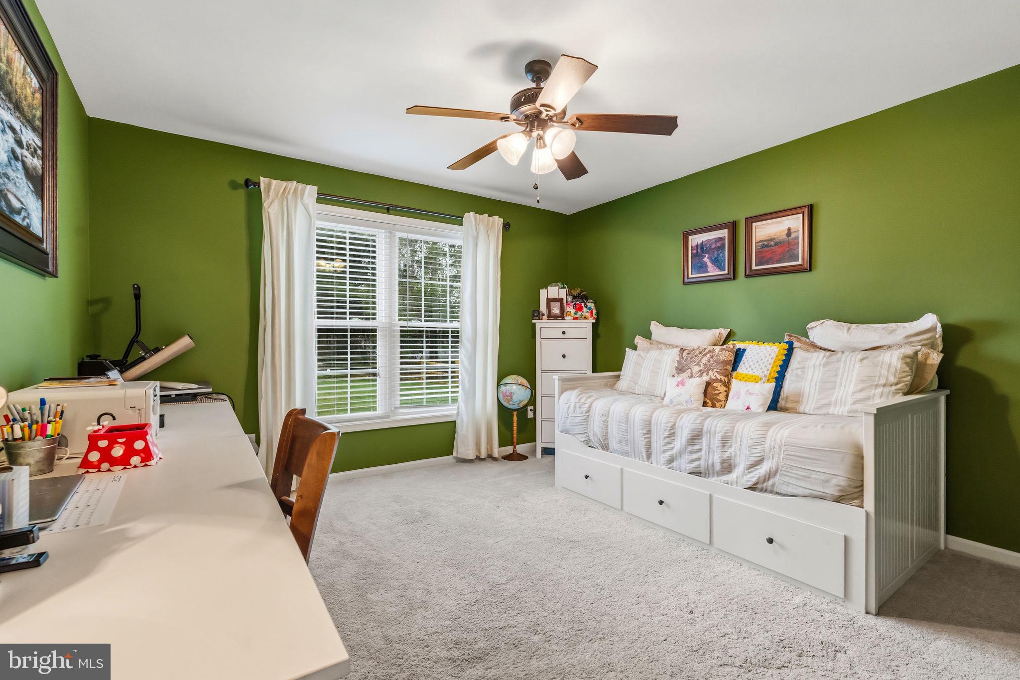 TWIN PONDS - Residential