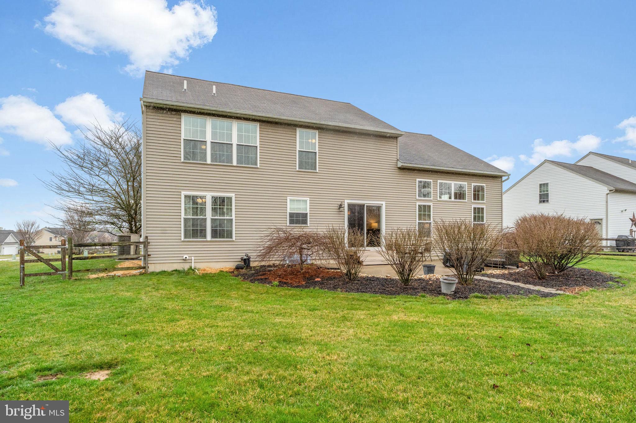 TWIN PONDS - Residential