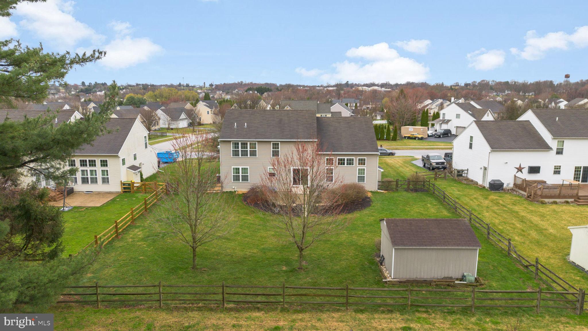 TWIN PONDS - Residential