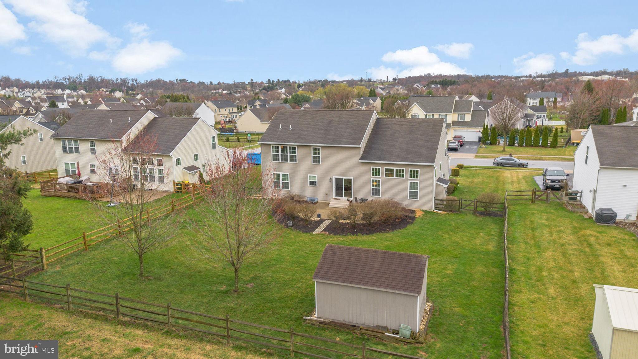 TWIN PONDS - Residential