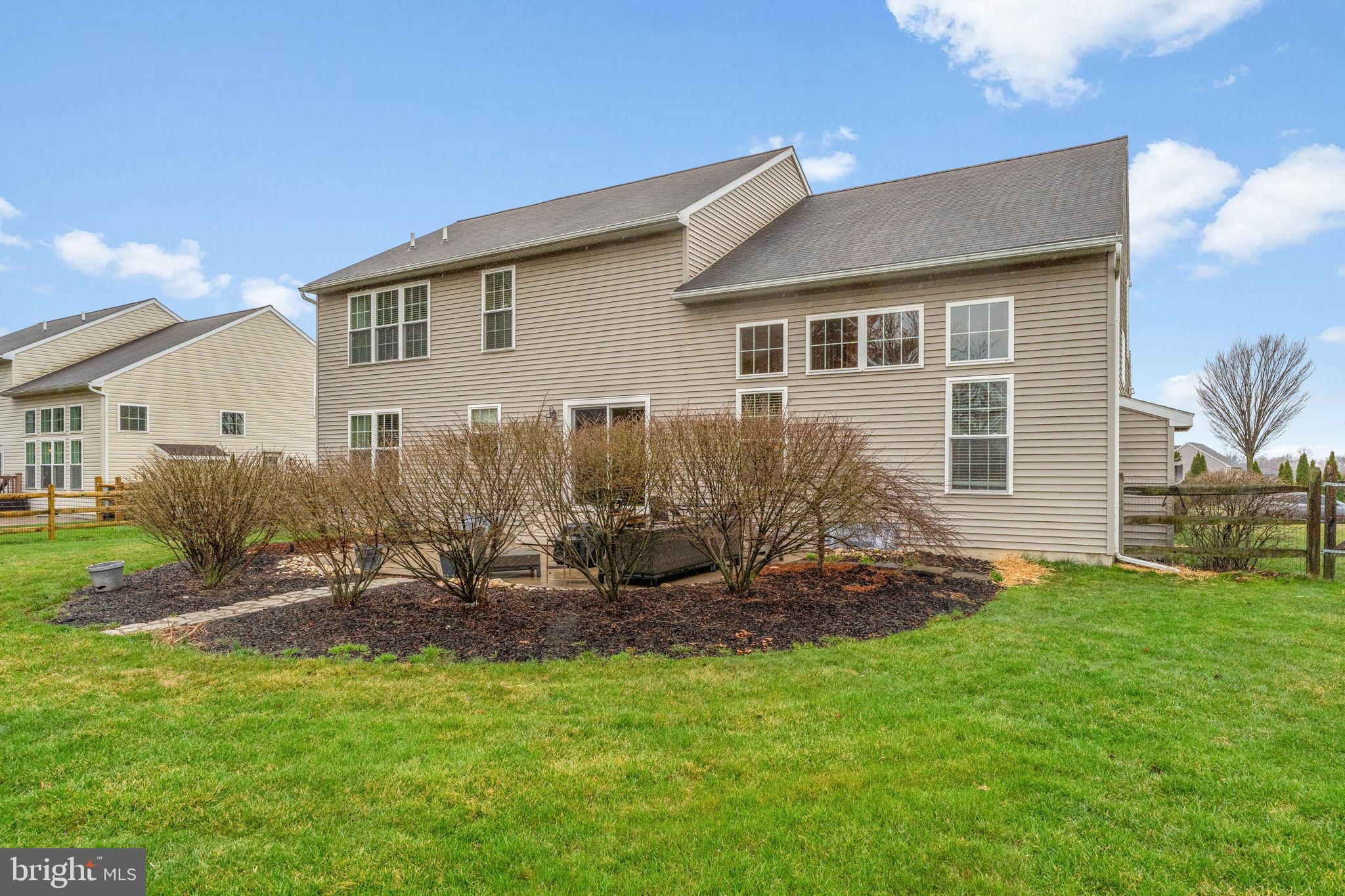 TWIN PONDS - Residential