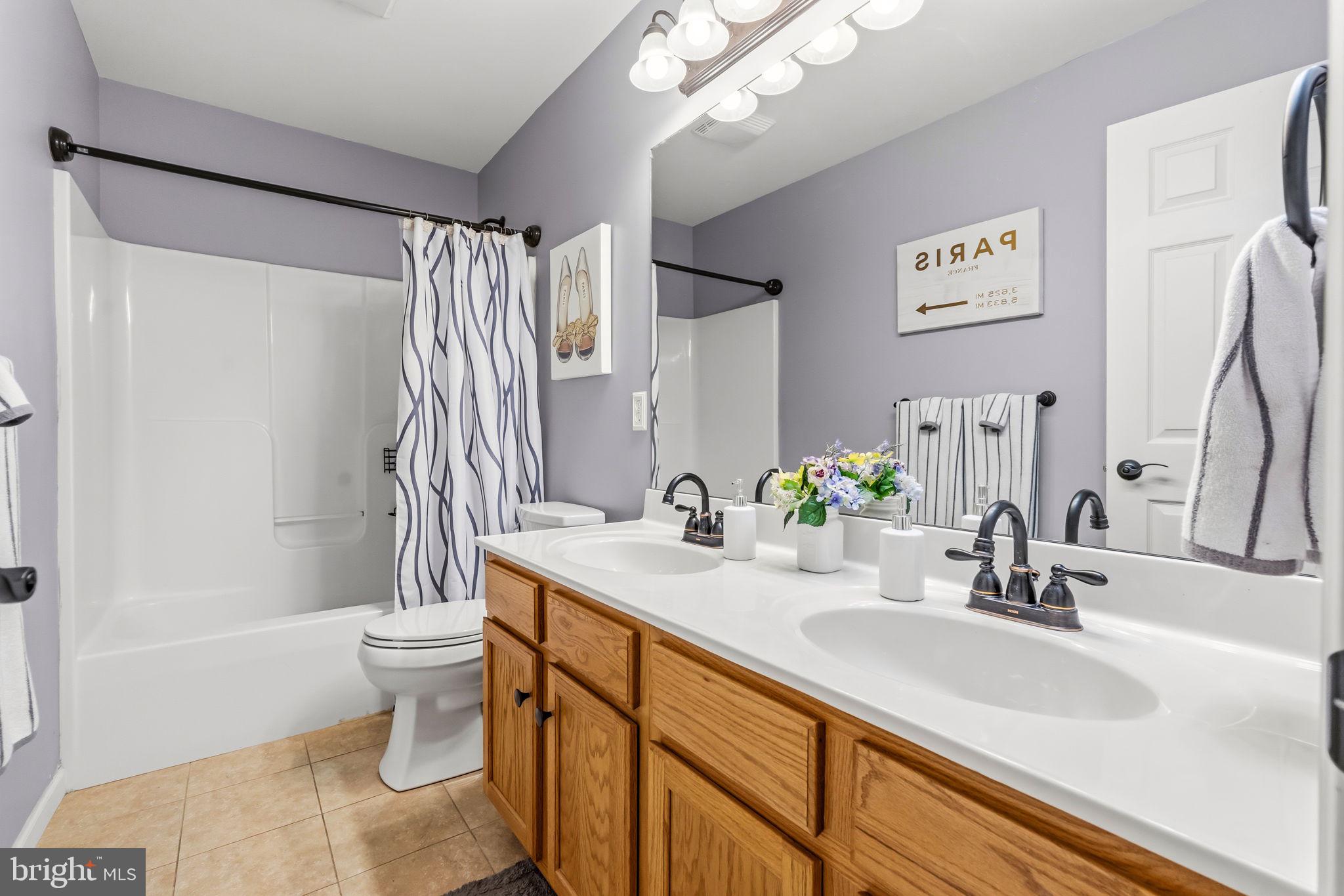 TWIN PONDS - Residential