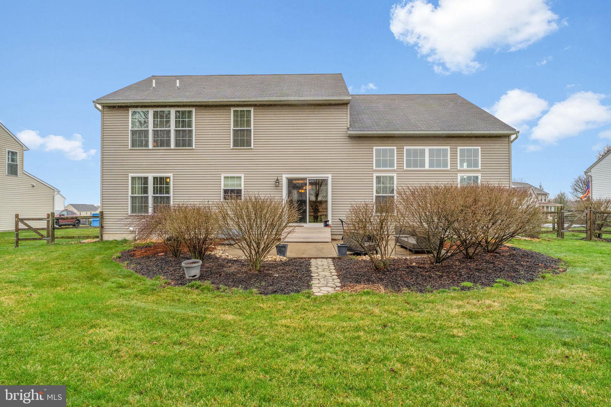 TWIN PONDS - Residential