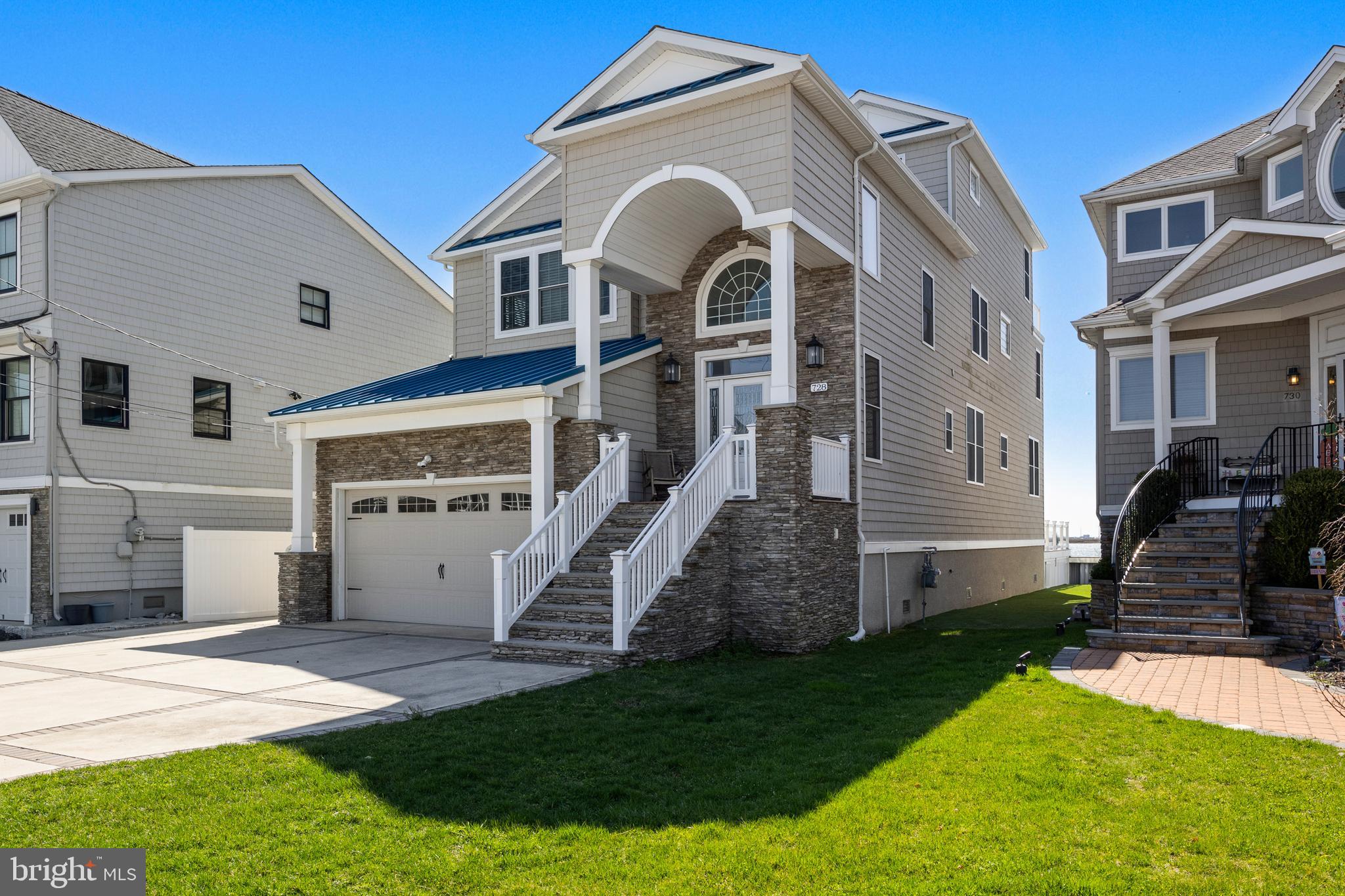728 W SHORE DRIVE