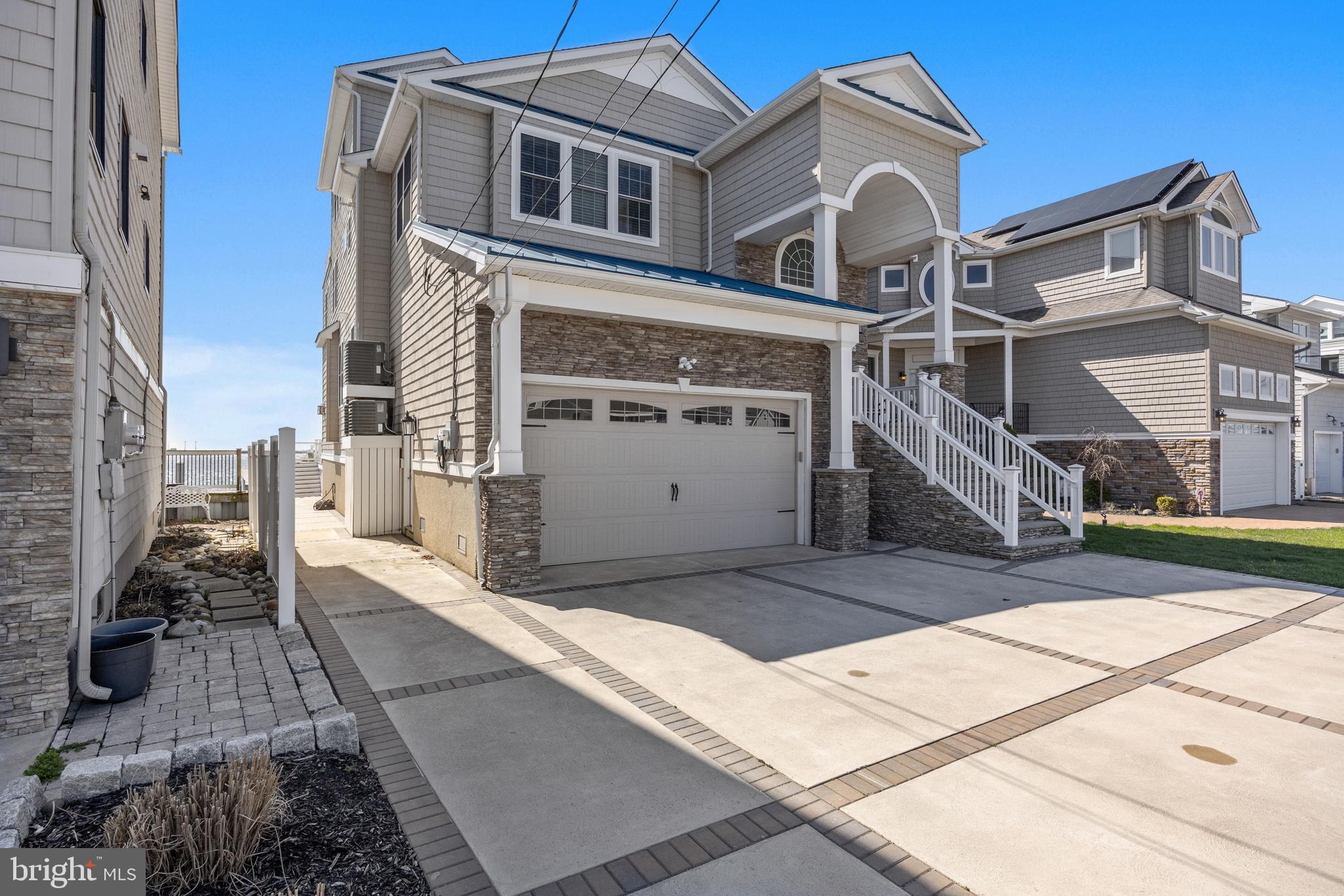 728 W SHORE DRIVE