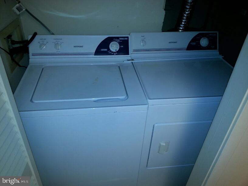 CHRISTOPHER COURT - Residential Lease