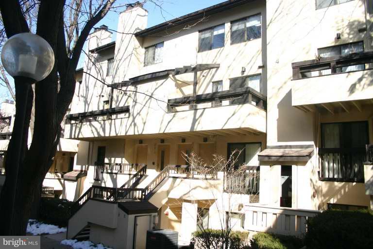 3 LEVEL CONDO IN GREAT CONDITION, RENOVATED KITCHEN, UPDATED BATHROOM, BALCONY, LOFT IN MASTER BEDROOM WITH SPIRAL STAIRCASE. CLOSE TO 270, SHOPS, VERIOUS RESTAURANTS,METRO. ** Pets allowed case by case with $30 additional rent and $500 sec dep. ** We have an in-house Maint Dept for QUICK repair response/ 24 hrs emergency. * AGENTS read the Agent Private remarks please !!!