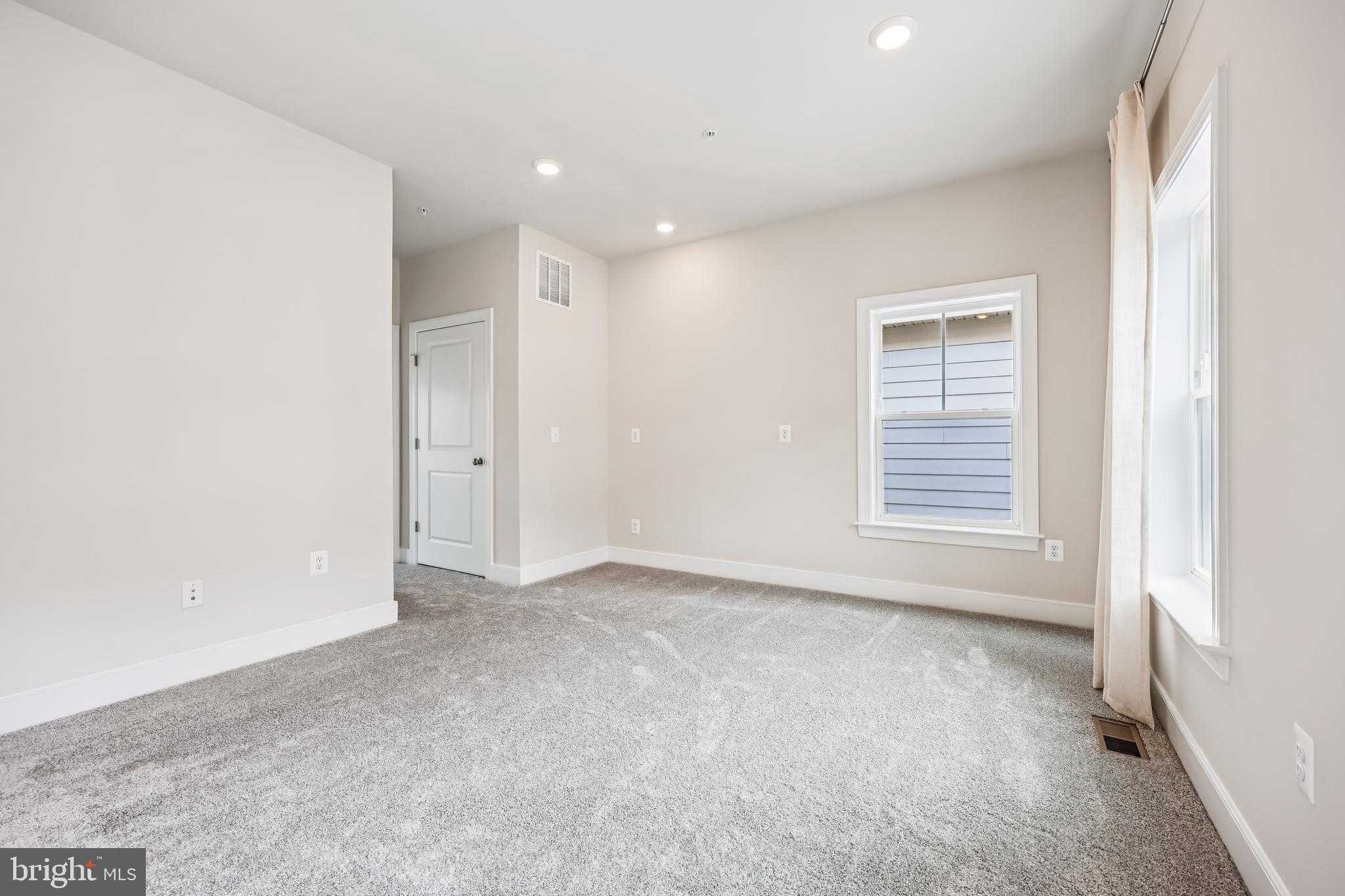 CROWN FARM - Residential