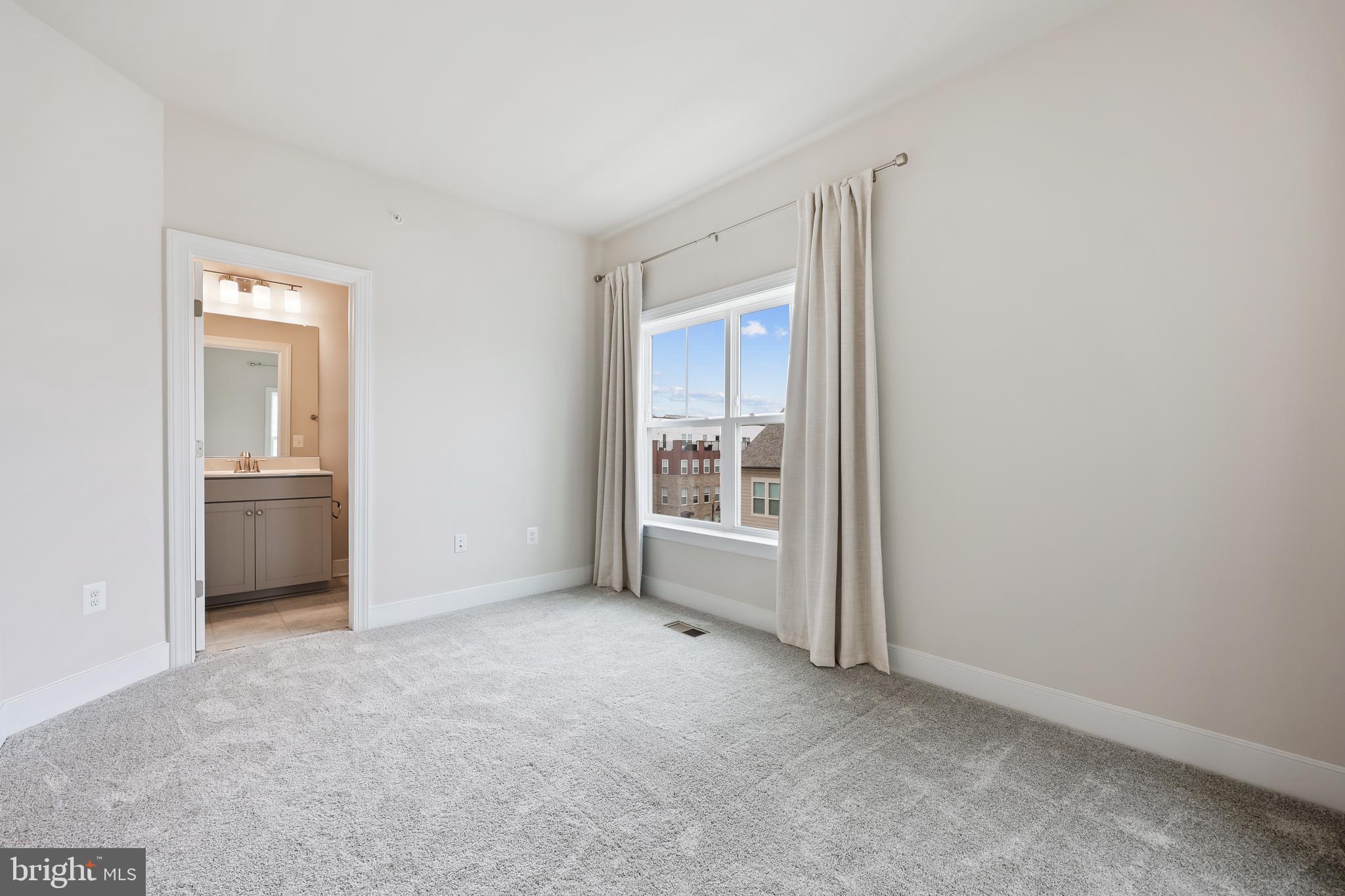 CROWN FARM - Residential