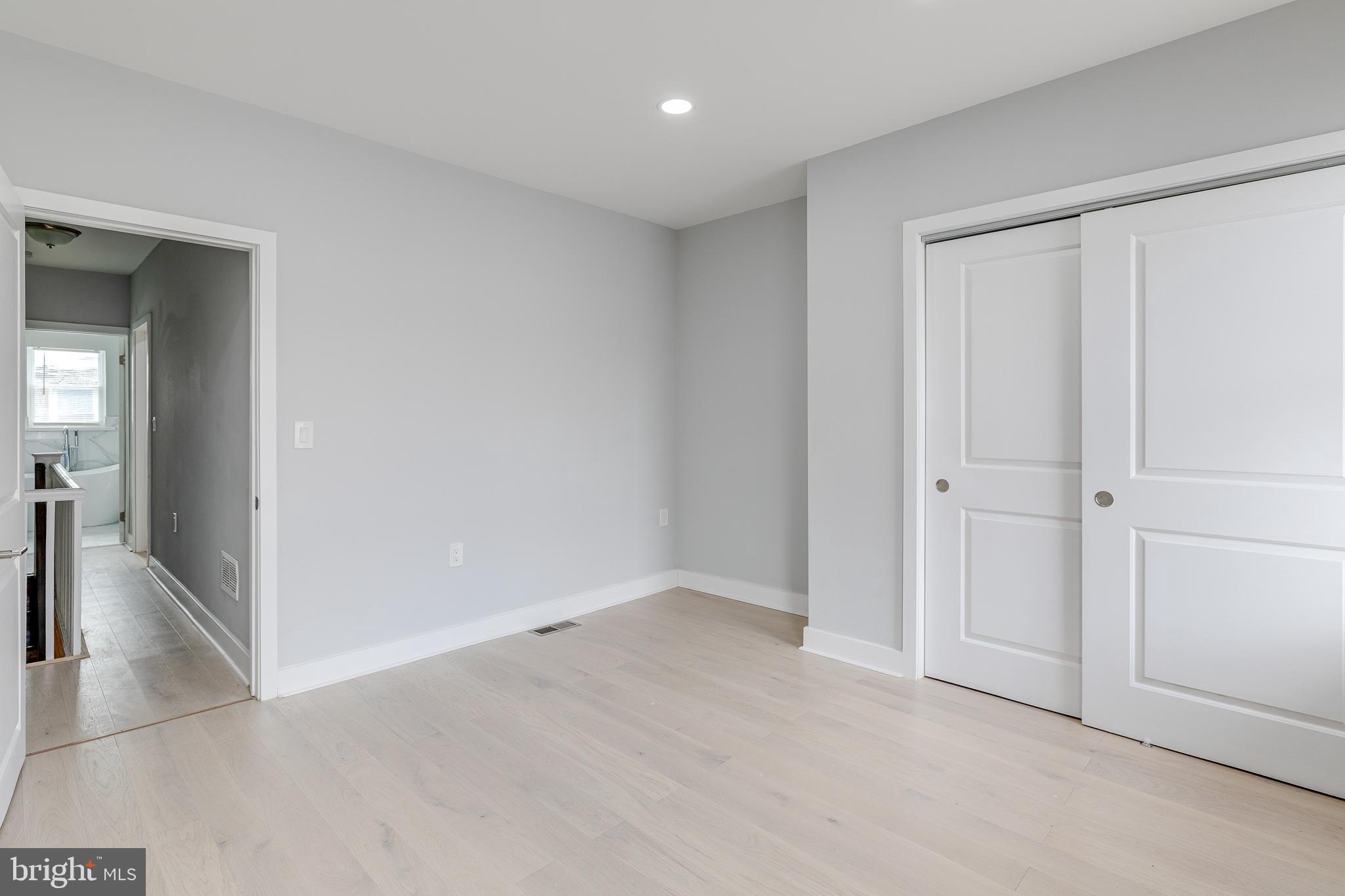 POINT BREEZE - Residential