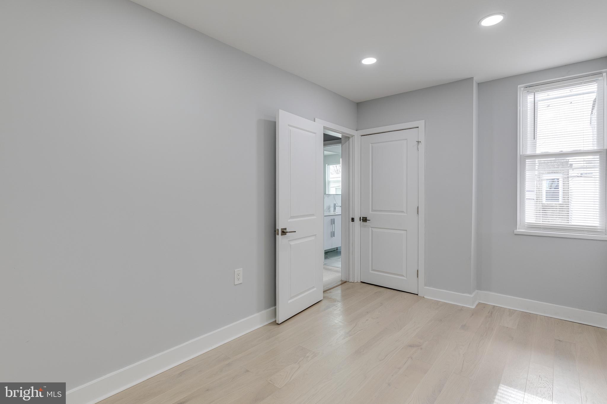 POINT BREEZE - Residential