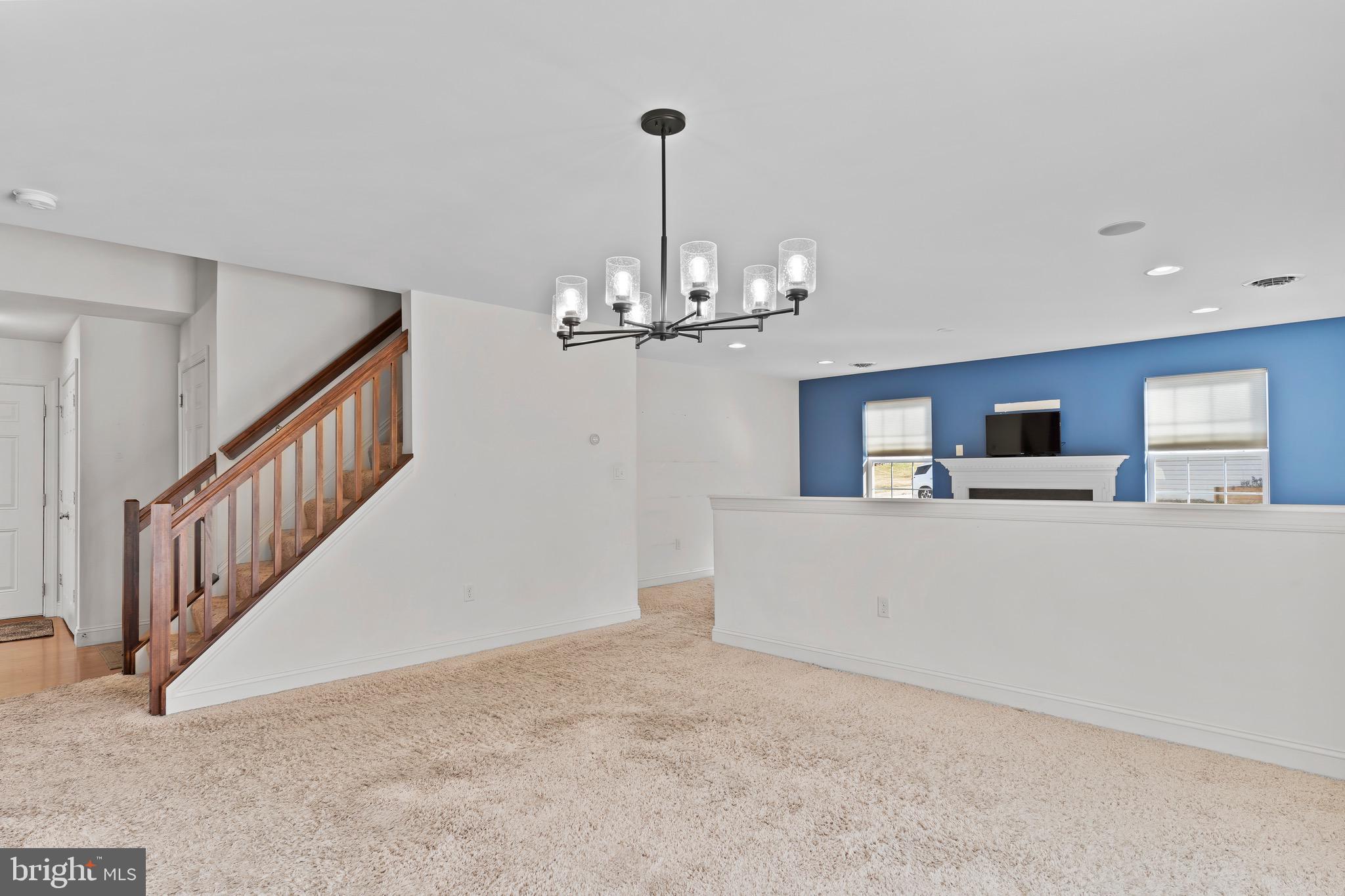 WINDY HEIGHTS - Residential