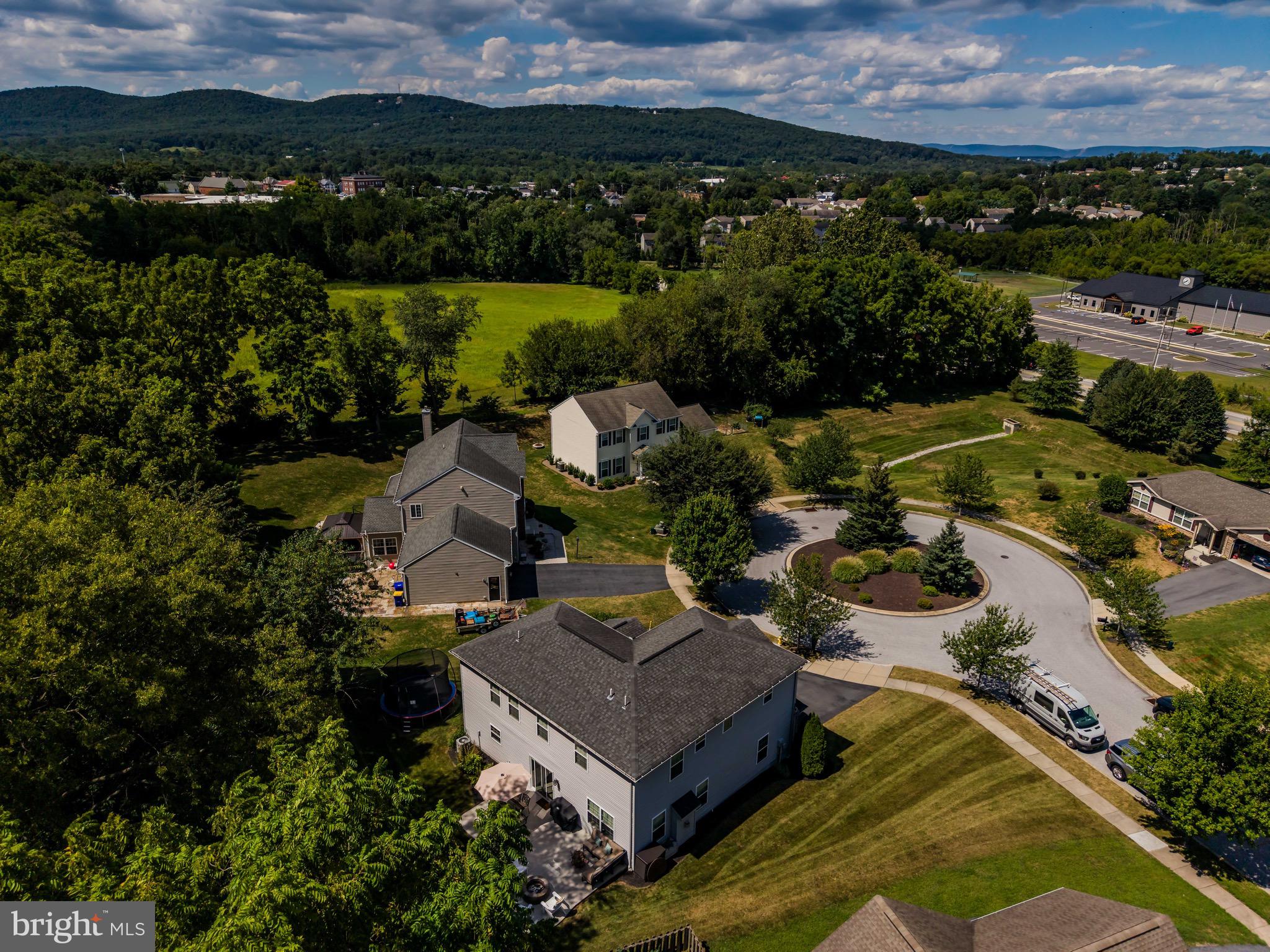 WINDY HEIGHTS - Residential
