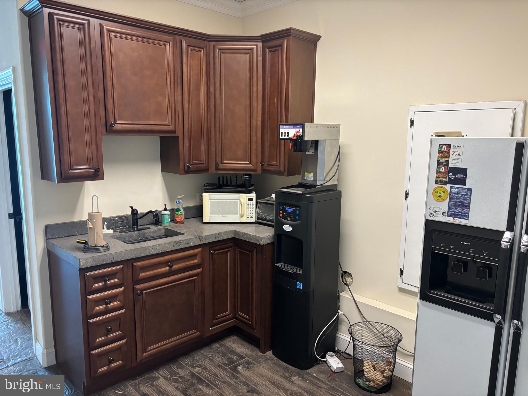 WELLINGFORD INDUSTRIAL PARK - Commercial Sale