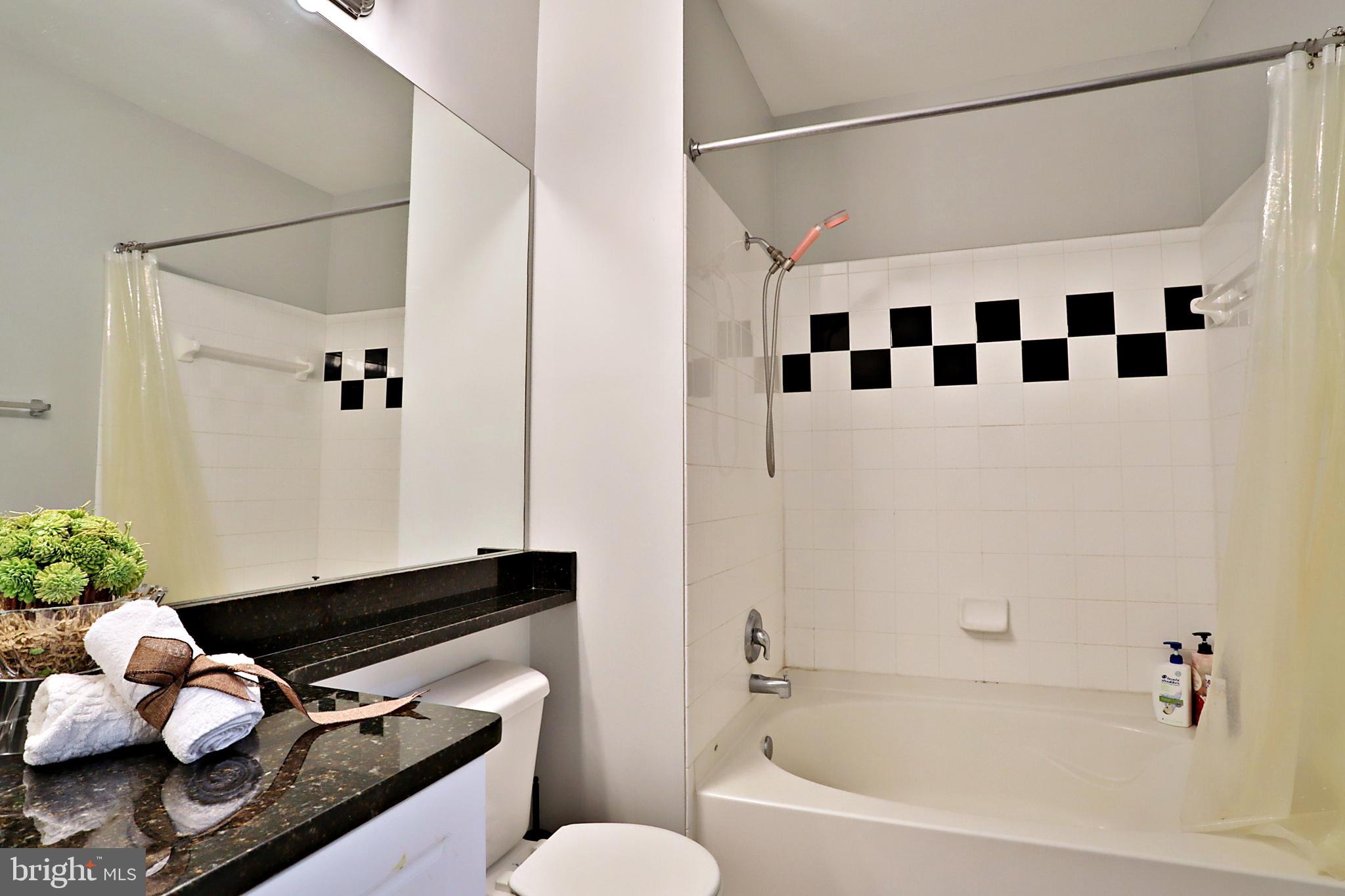 MARQUIS AT VIENNA STATION - Residential