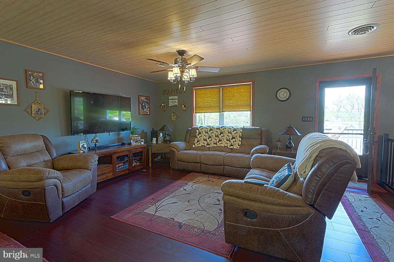 LAKE WYNONAH - Residential