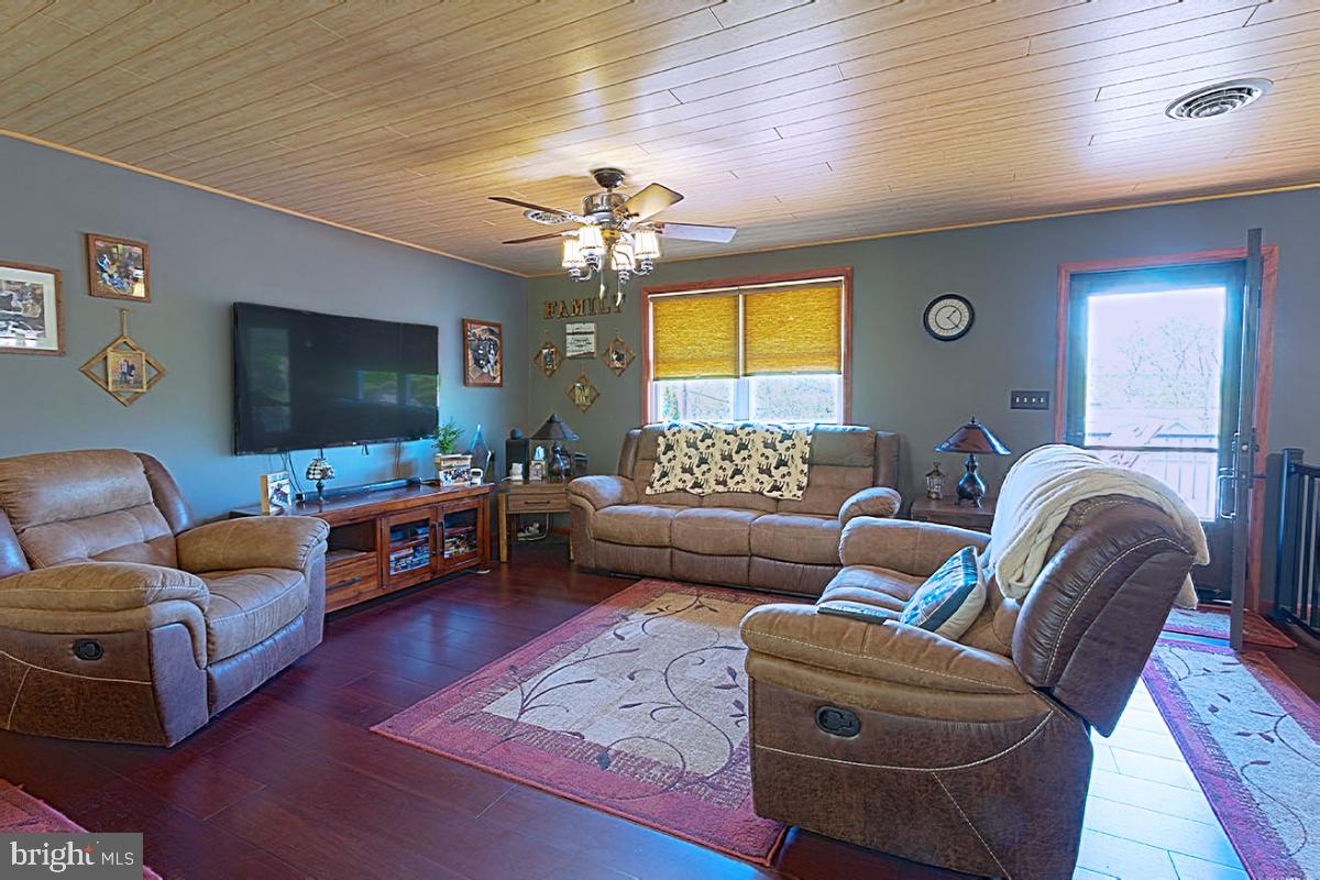 1414 STAG DRIVE