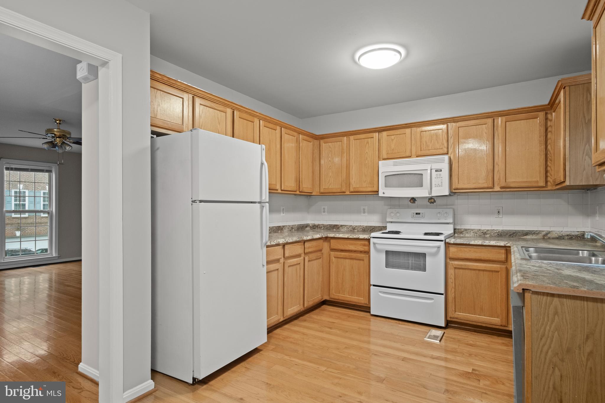 FAIR OAKS GREEN - Residential Lease