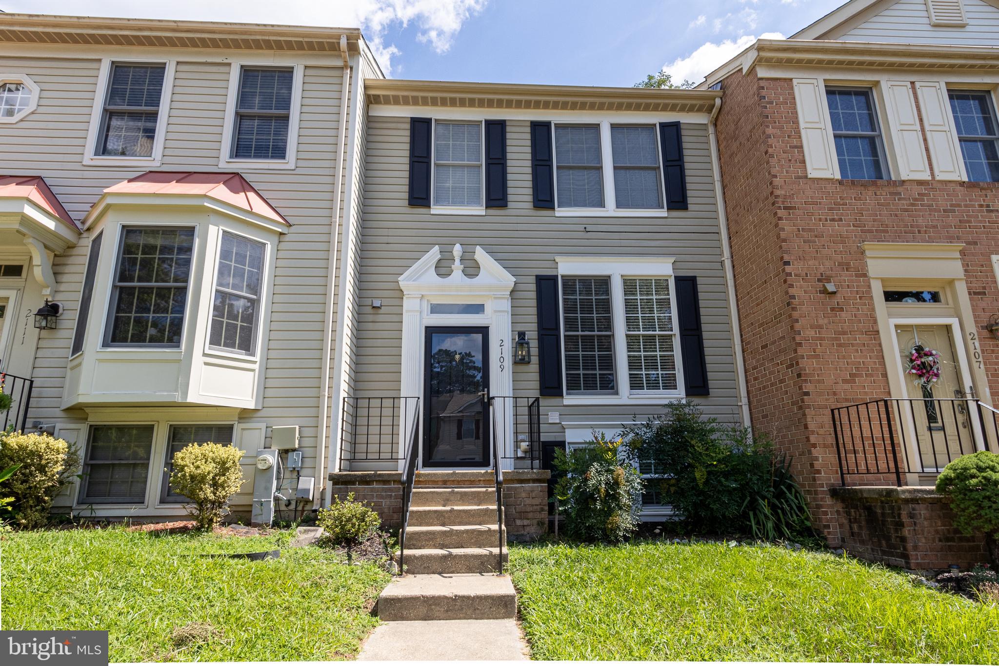 2109 COMMODORE COURT