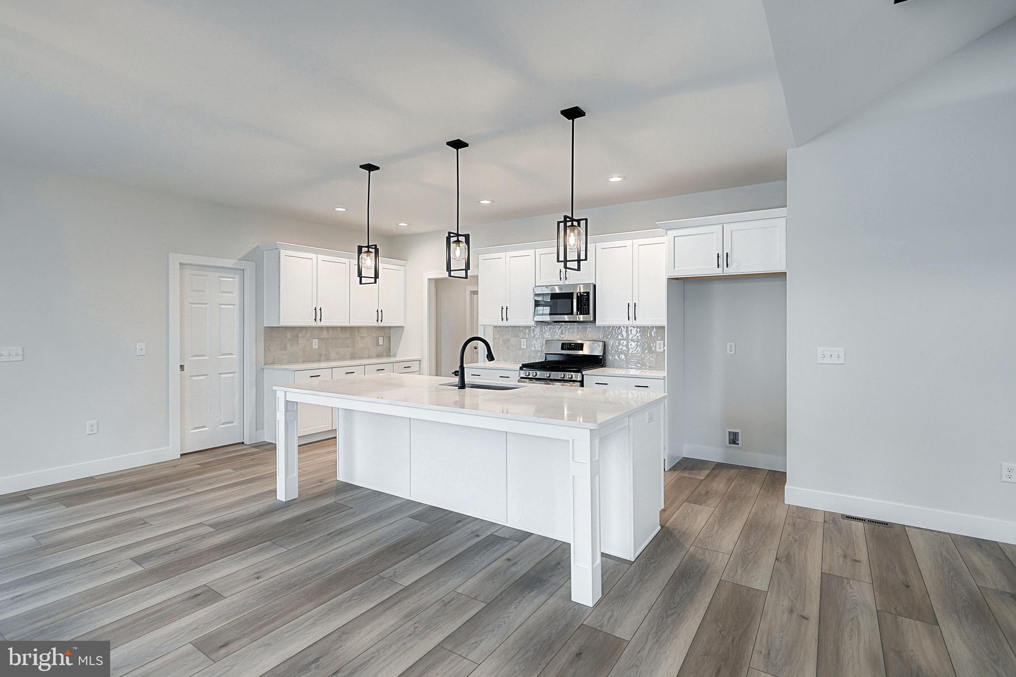 HOME TOWNE SQUARE - Residential