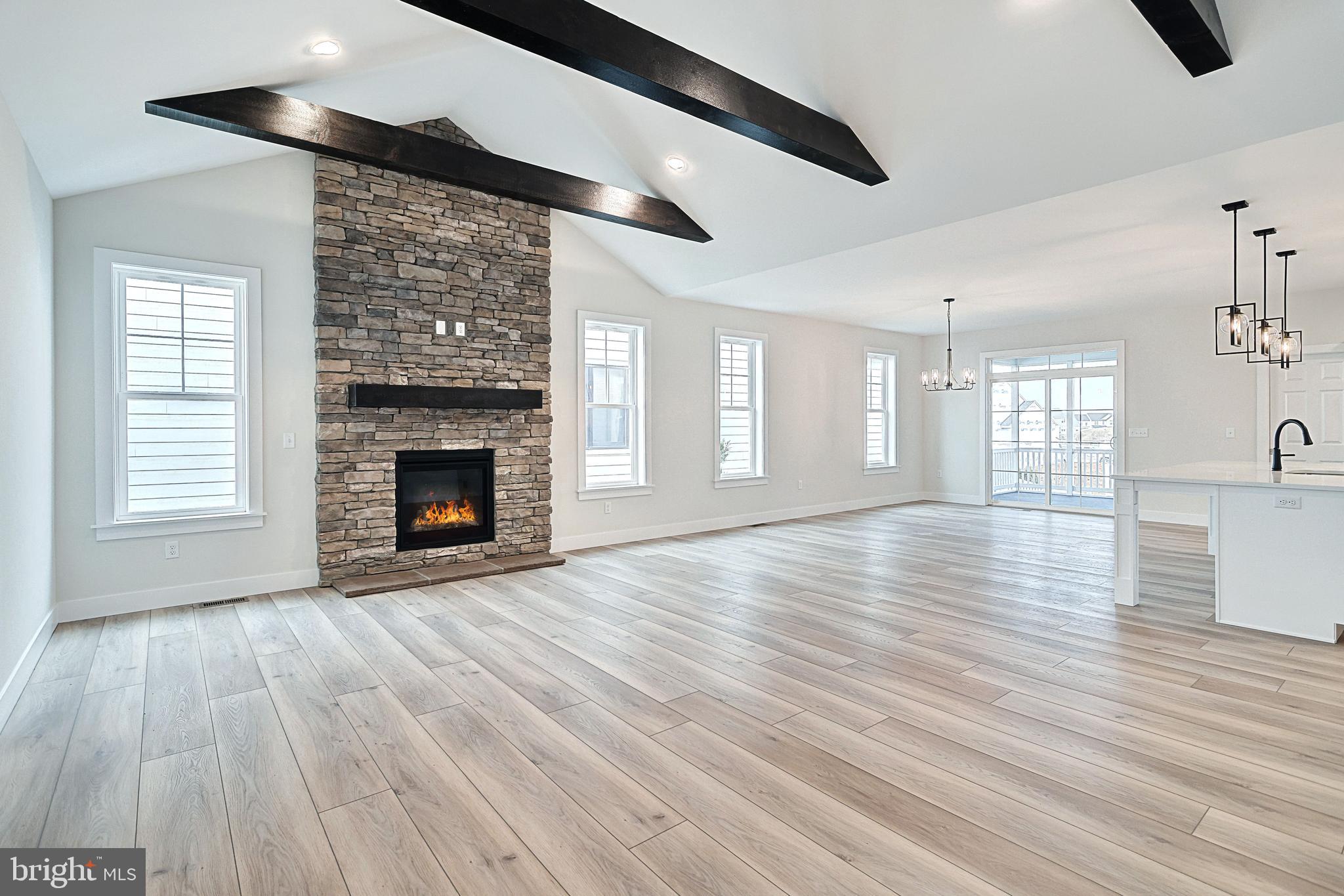 HOME TOWNE SQUARE - Residential